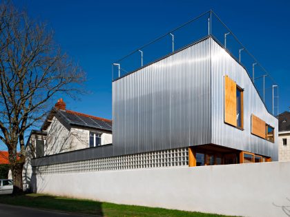 An Elegant and Beautiful House with Metal Walls and a Sloping Roof Terrace in Nantes by Mabire Reich Architects (9)