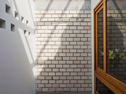 An Elegant and Light-Filled Modern Townhouse with a Folding-Up Shutter in Ho Chi Minh by MM++ architects (14)