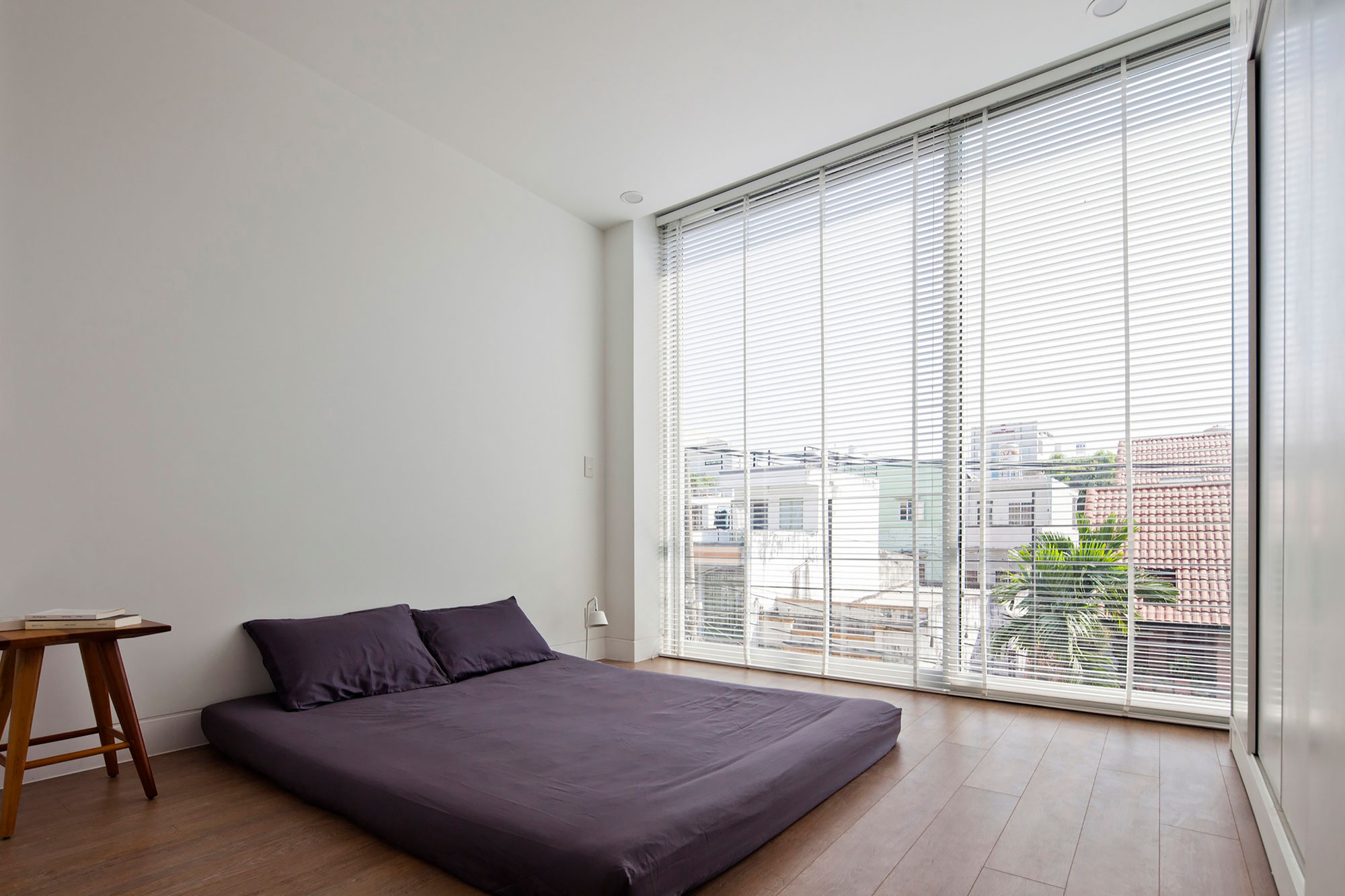 An Elegant and Light-Filled Modern Townhouse with a Folding-Up Shutter in Ho Chi Minh by MM++ architects (18)