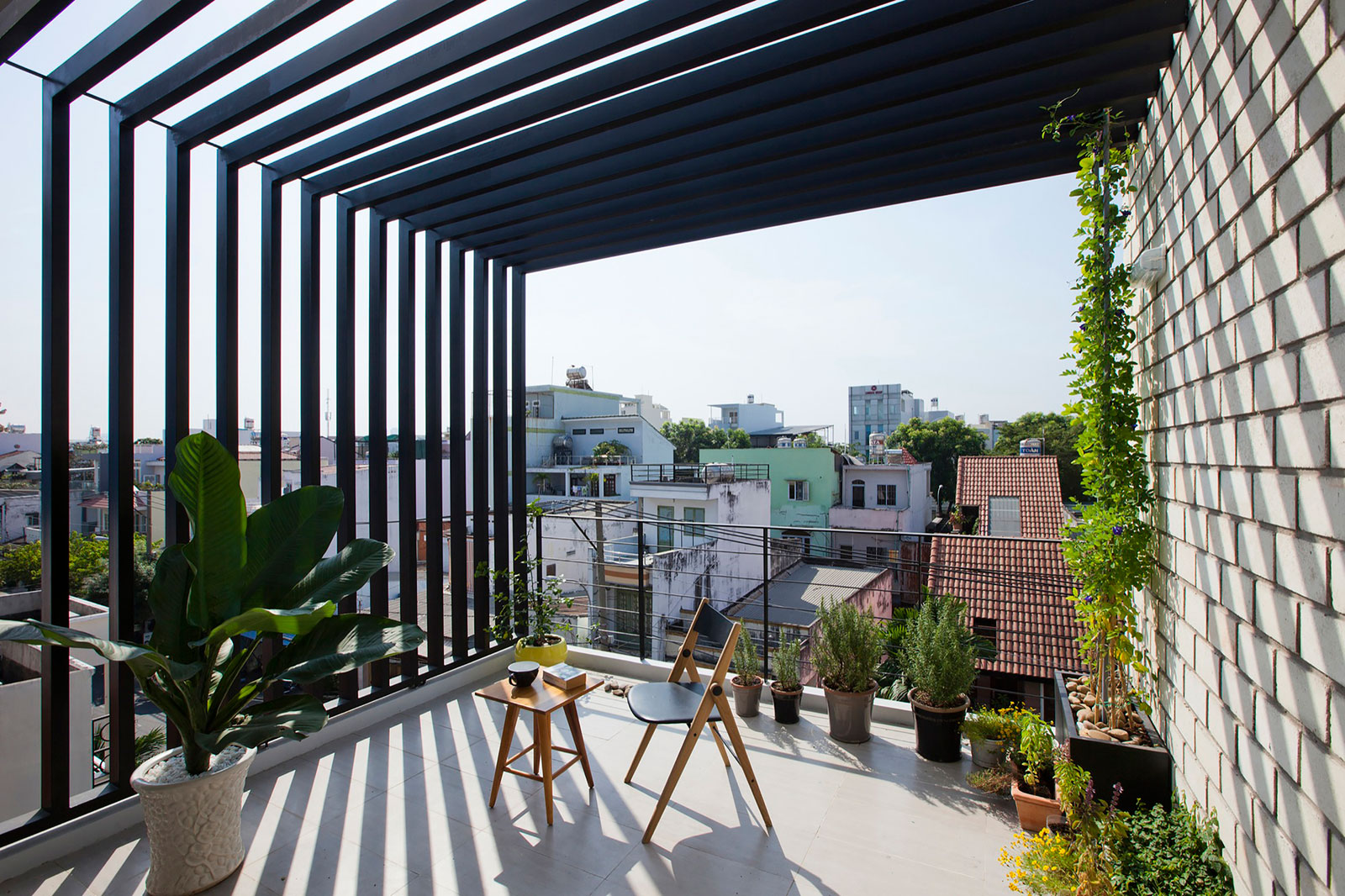 An Elegant and Light-Filled Modern Townhouse with a Folding-Up Shutter in Ho Chi Minh by MM++ architects (5)