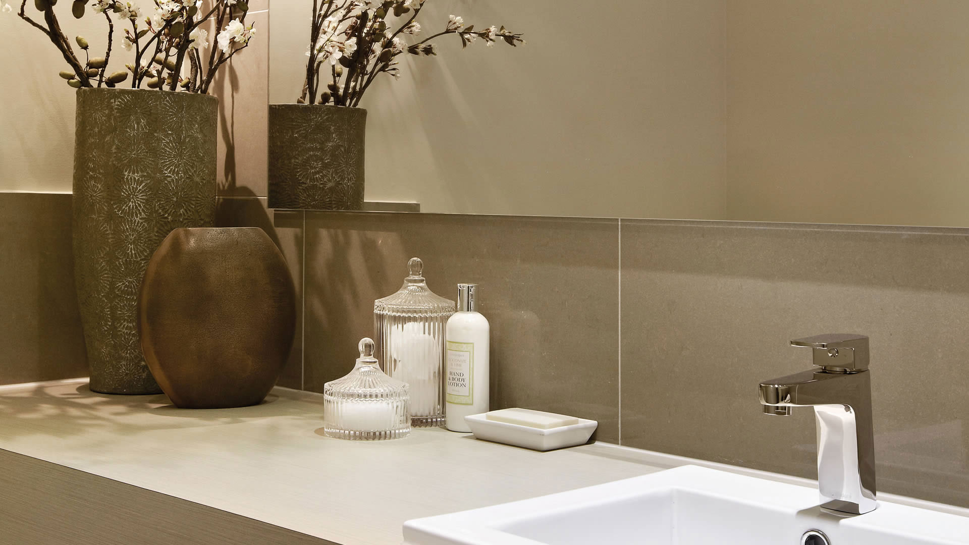 An Elegant and Luxurious Contemporary Home with Shabby Chic Interiors in Melbourne by Carlisle Homes (33)