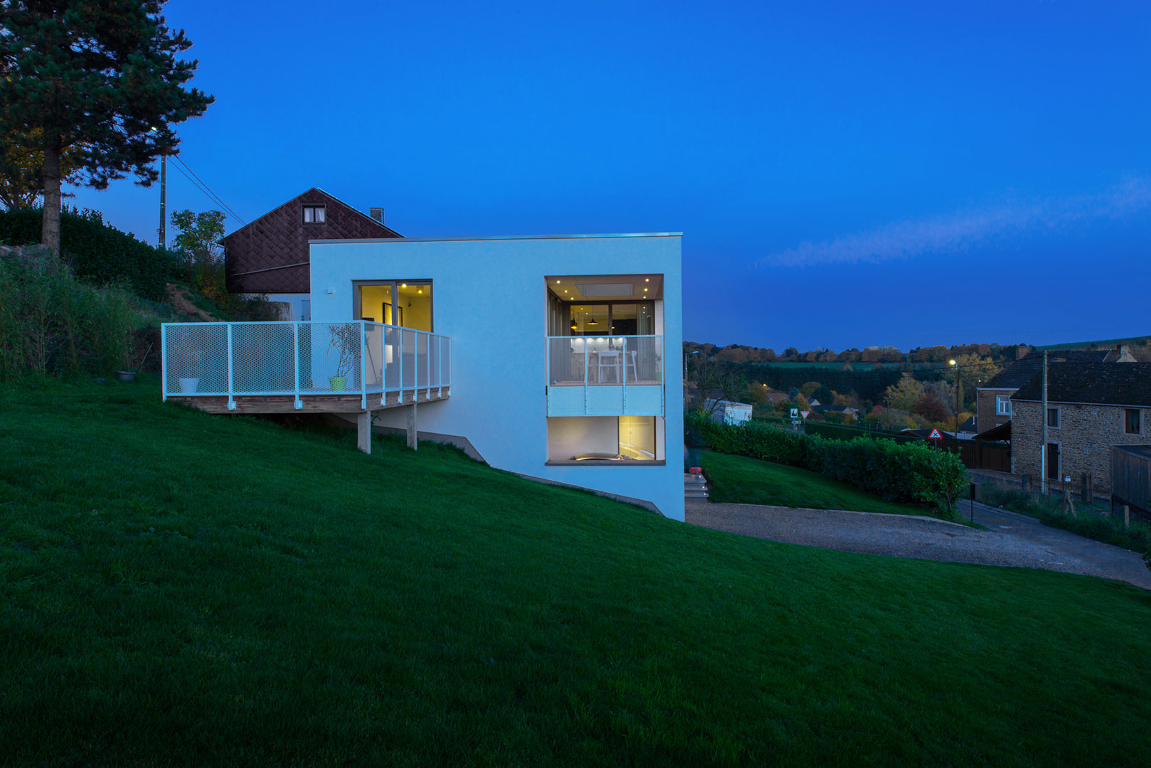 An Elegant and Sophisticated Contemporary Home in Namur, Belgium by Buro 5 Architectes & Associés (16)