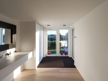 An Elegant and Sophisticated Contemporary Home in Namur, Belgium by Buro 5 Architectes & Associés (6)