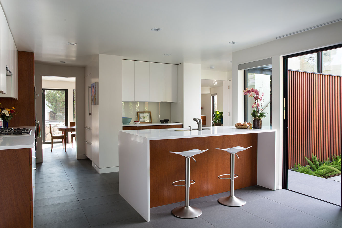 An Elegant and Welcoming Contemporary Home in San Francisco by Klopf Architecture (8)