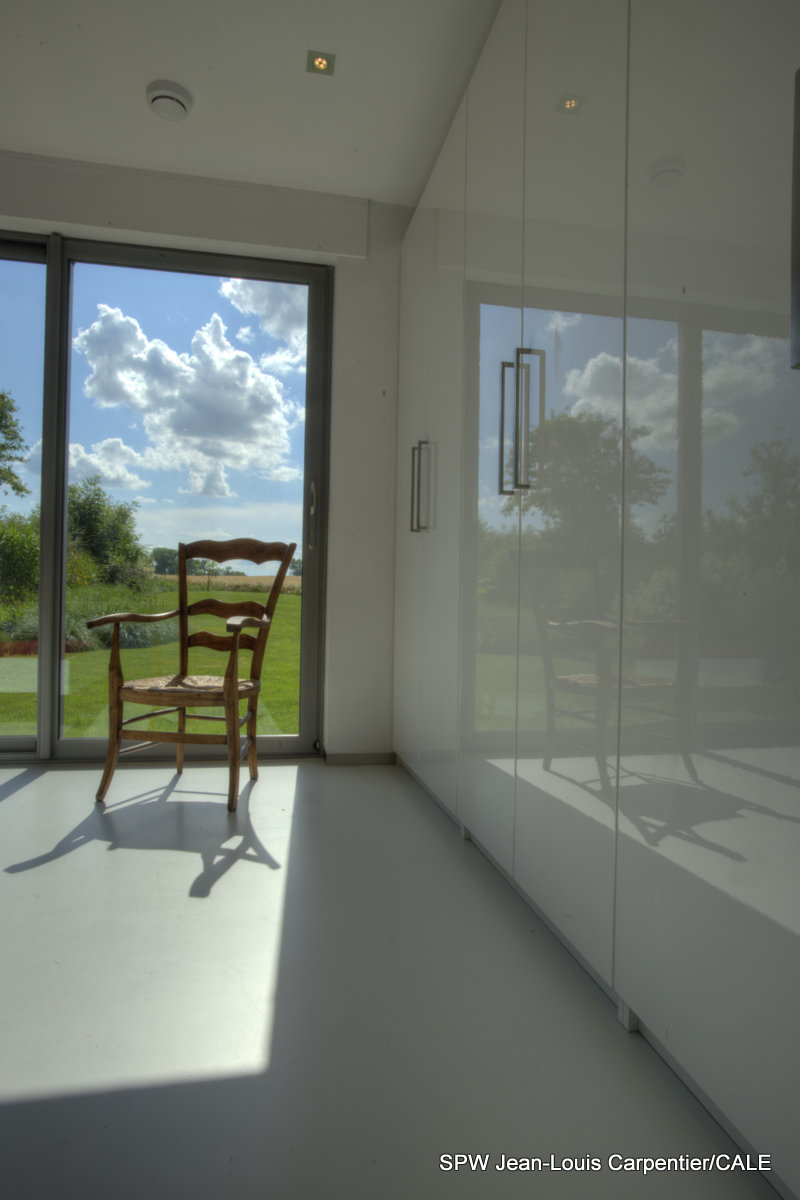 An Energy-Efficient Contemporary Home with Comfortable Interior Flow in Feluy, Belgium by Bureau 2G (10)