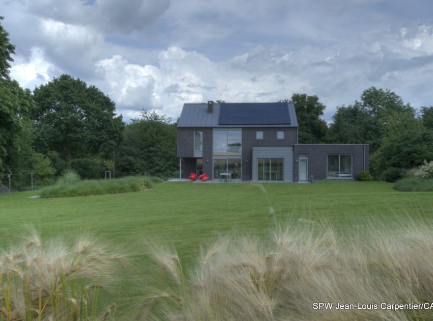 An Energy-Efficient Contemporary Home with Comfortable Interior Flow in Feluy, Belgium by Bureau 2G (2)