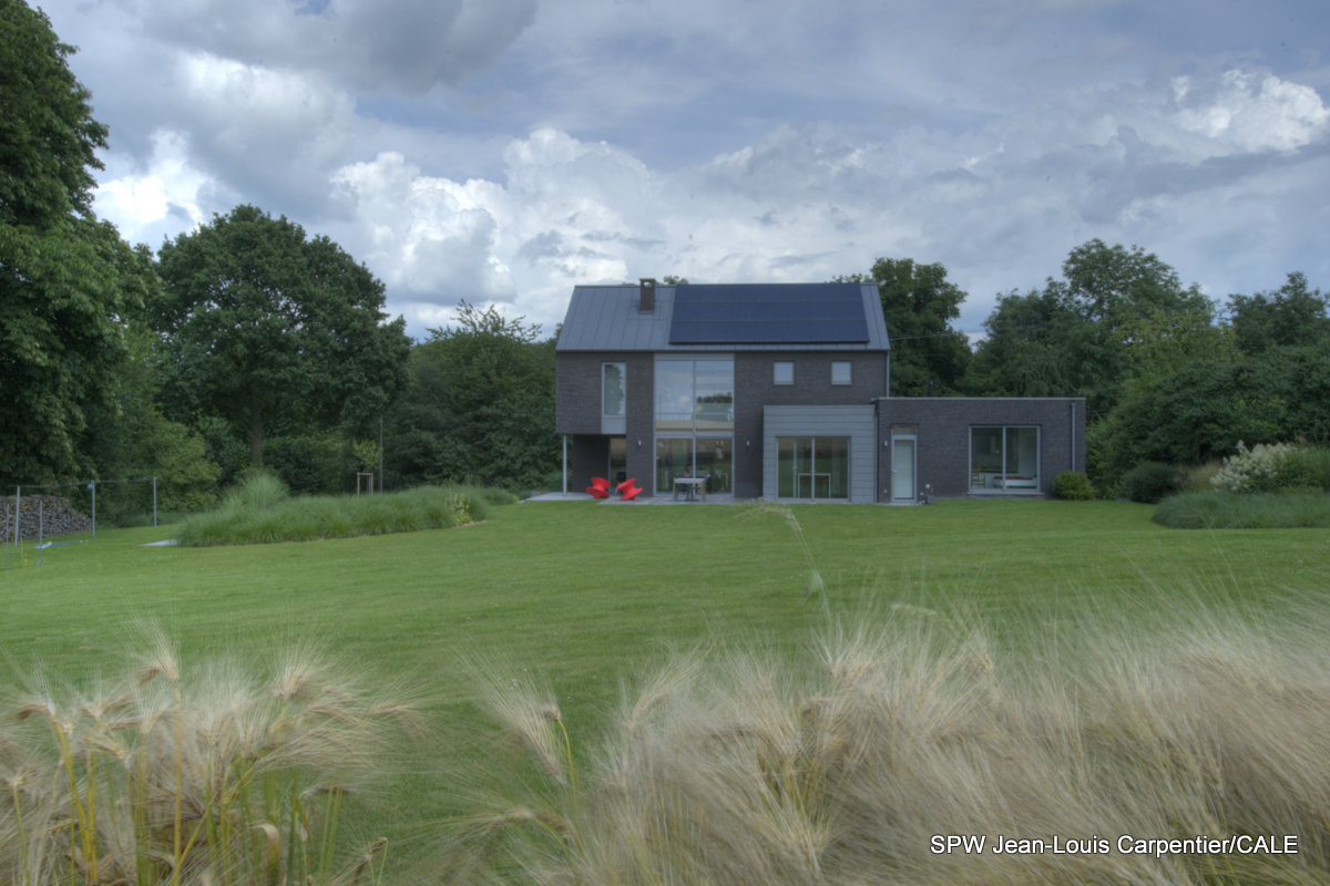An Energy-Efficient Contemporary Home with Comfortable Interior Flow in Feluy, Belgium by Bureau 2G (2)