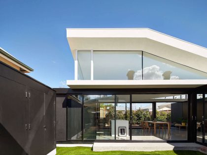 A Contemporary House Framed by Reclaimed Bricks and Separated Glass in Hawthorn by MODO (1)