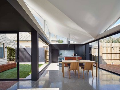 A Contemporary House Framed by Reclaimed Bricks and Separated Glass in Hawthorn by MODO (10)