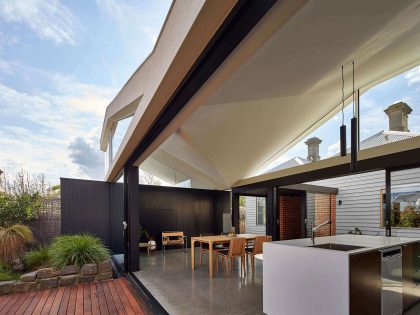 A Contemporary House Framed by Reclaimed Bricks and Separated Glass in Hawthorn by MODO (4)