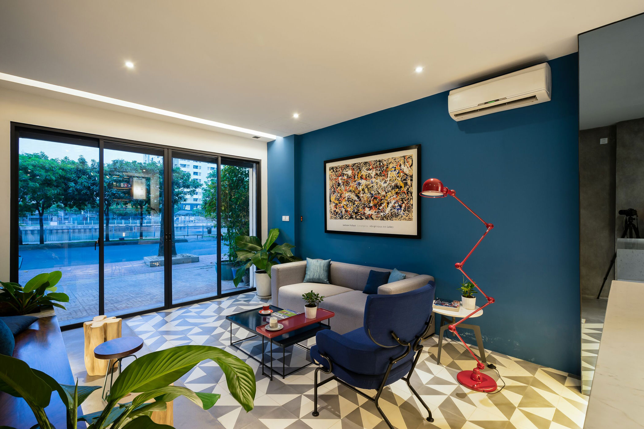 An Exquisite Contemporary Home with Beautiful and Strong Character in Ho Chi Minh City by GEMA (1)