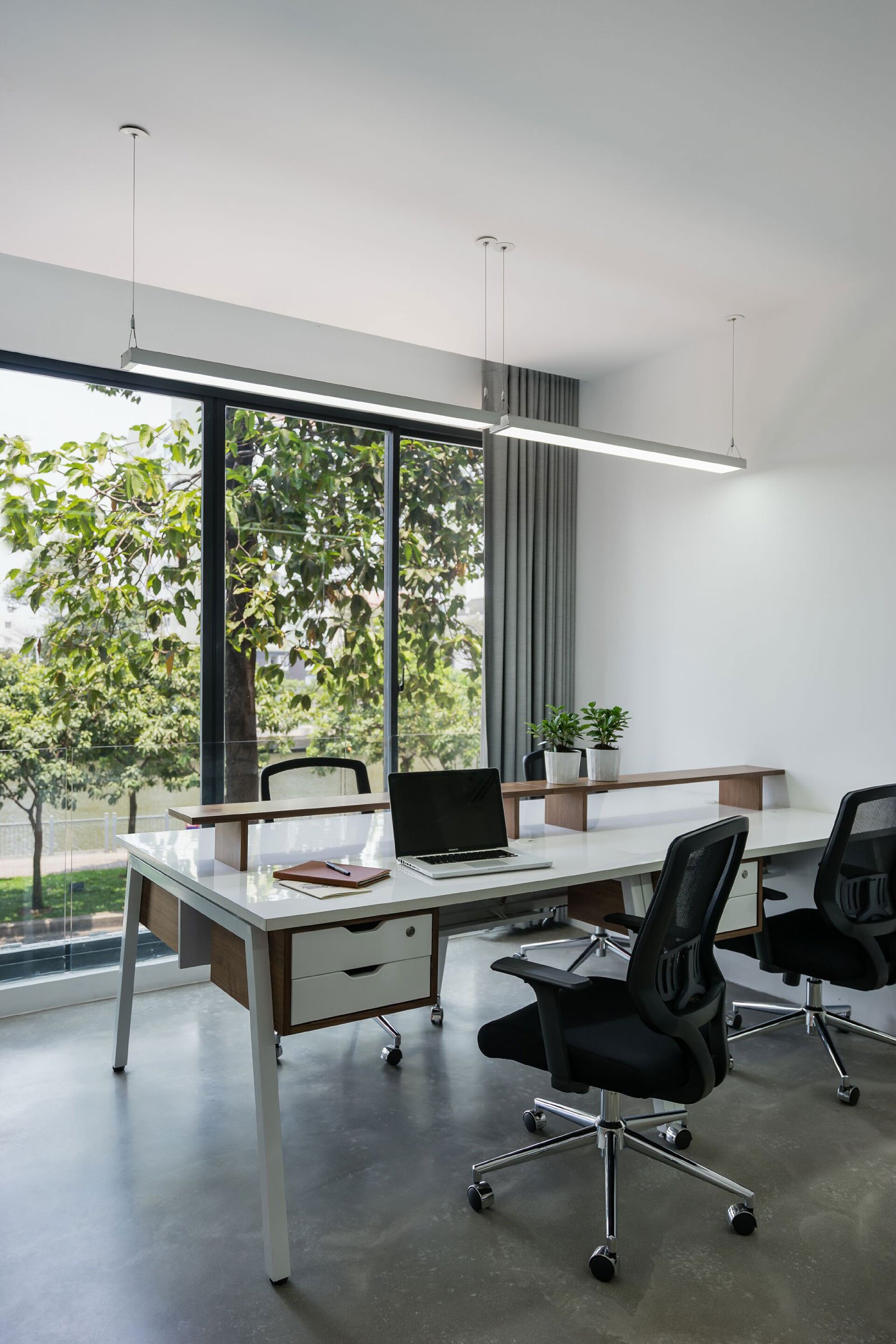 An Exquisite Contemporary Home with Beautiful and Strong Character in Ho Chi Minh City by GEMA (9)