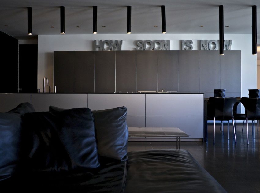An Exquisite Contemporary Penthouse Apartment for a Fashion Designer in Tel Aviv by Pitsou Kedem Architects (1)