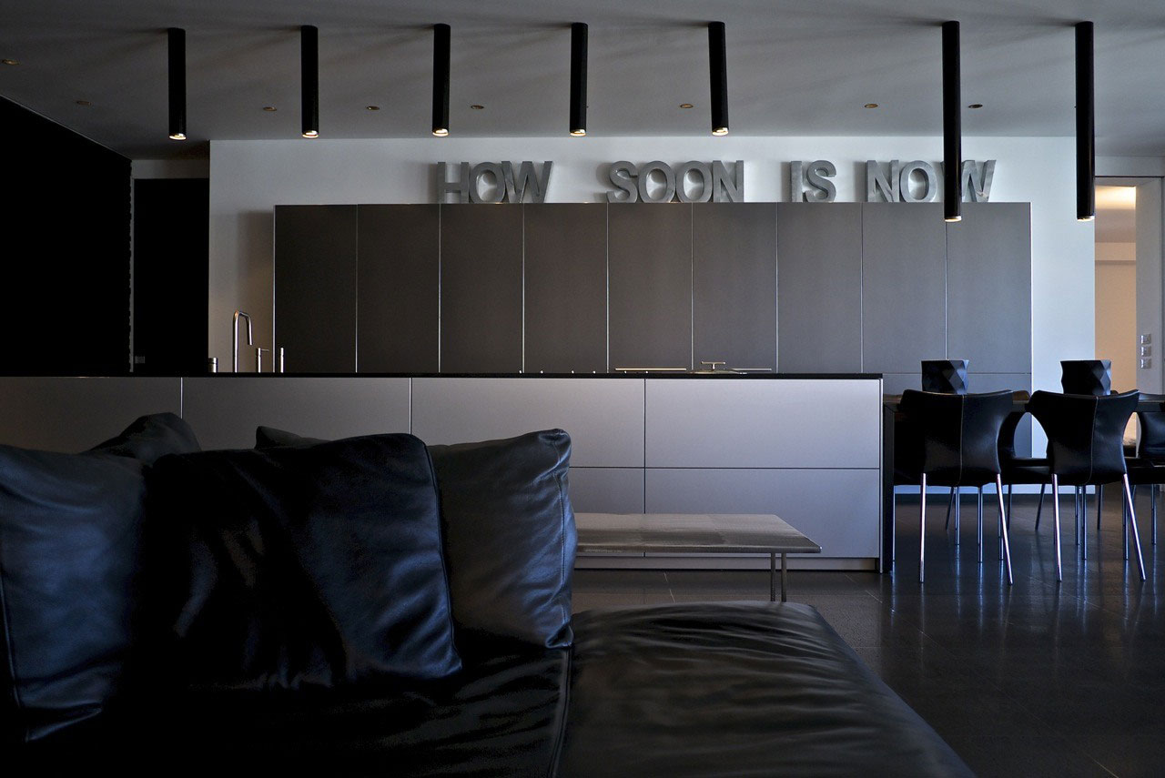 An Exquisite Contemporary Penthouse Apartment for a Fashion Designer in Tel Aviv by Pitsou Kedem Architects (1)