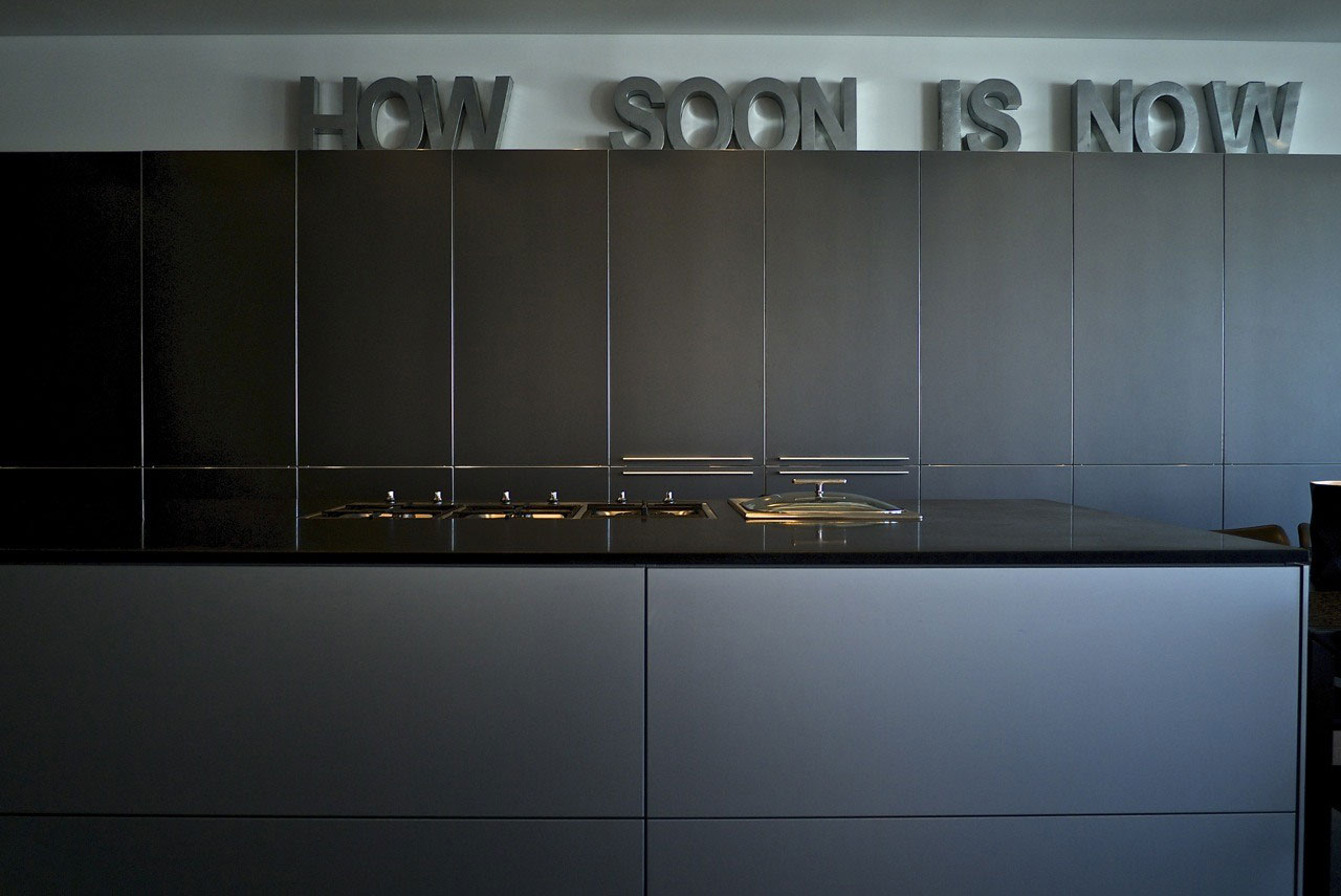 An Exquisite Contemporary Penthouse Apartment for a Fashion Designer in Tel Aviv by Pitsou Kedem Architects (6)