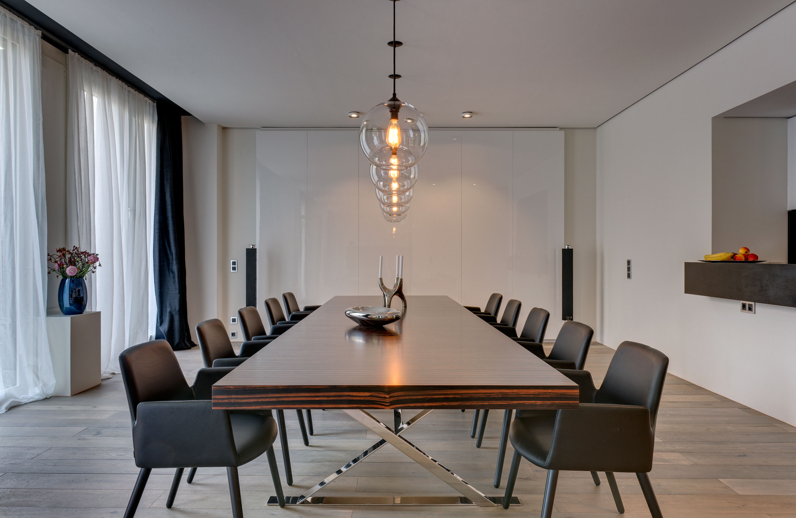 An Exquisite Modern Apartment with Light and Luxury Interiors in Berlin by Philippe Starck & SWISS PROPERTY (10)