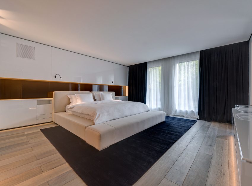 An Exquisite Modern Apartment with Light and Luxury Interiors in Berlin by Philippe Starck & SWISS PROPERTY (12)