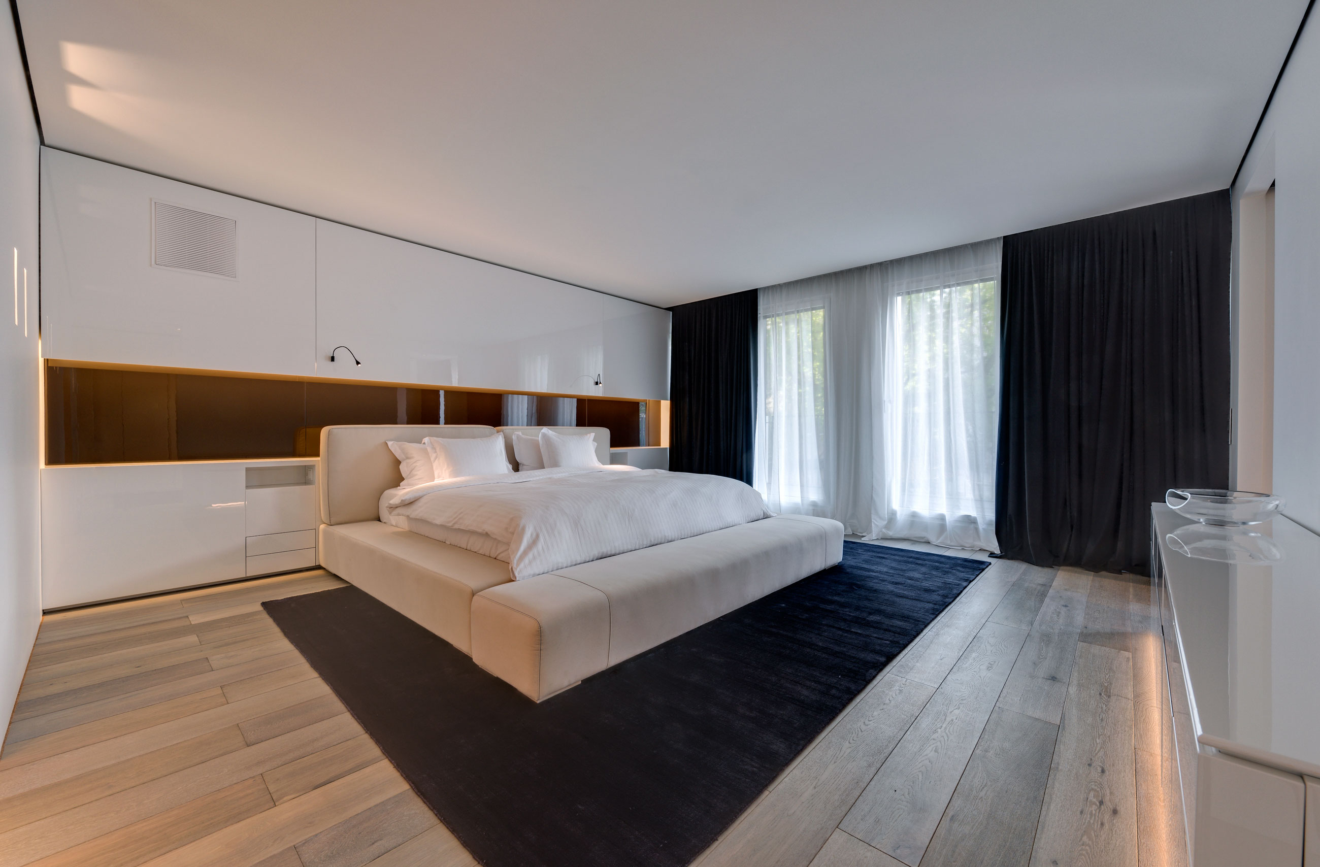 An Exquisite Modern Apartment with Light and Luxury Interiors in Berlin by Philippe Starck & SWISS PROPERTY (12)