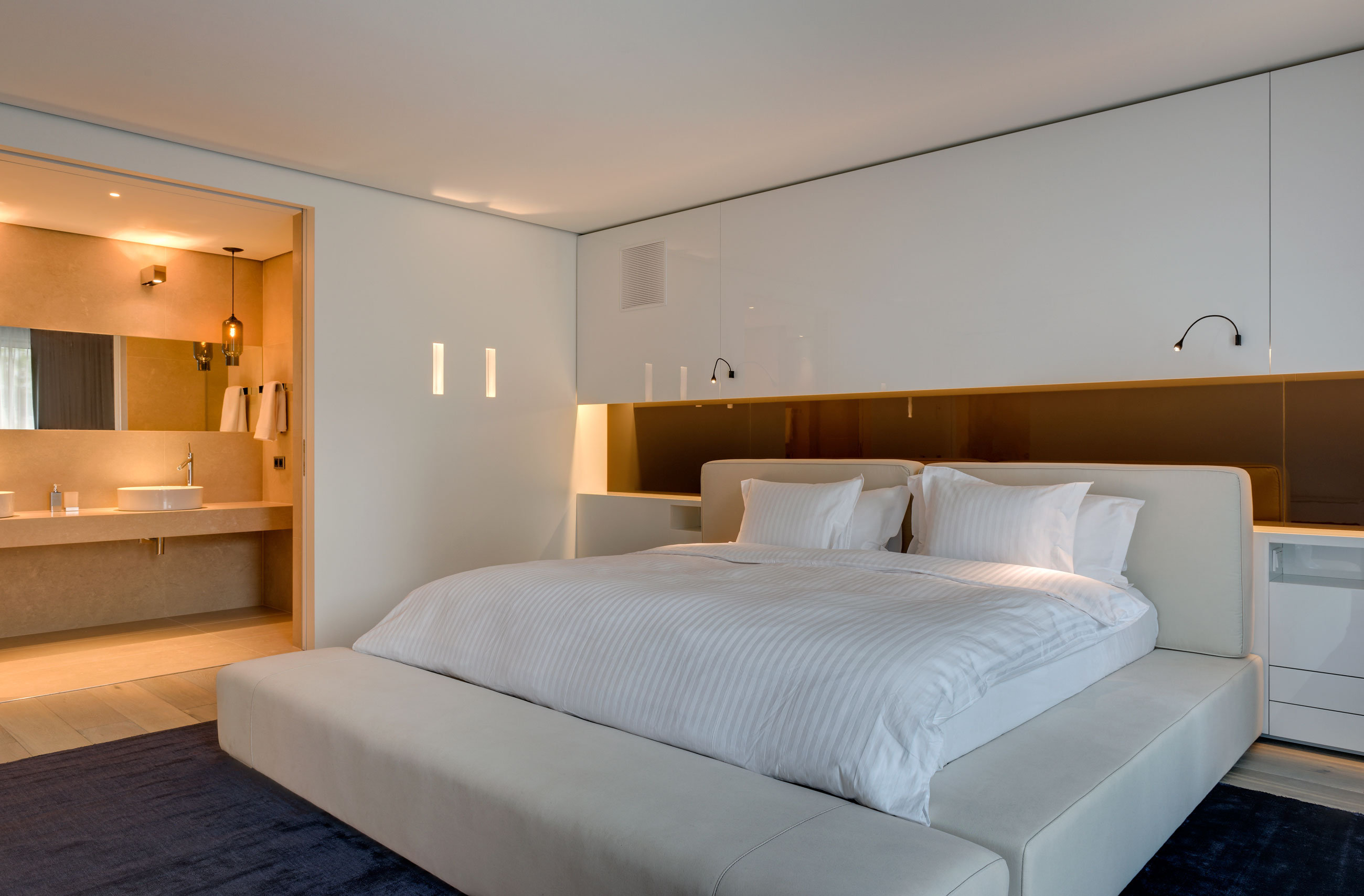 An Exquisite Modern Apartment with Light and Luxury Interiors in Berlin by Philippe Starck & SWISS PROPERTY (13)