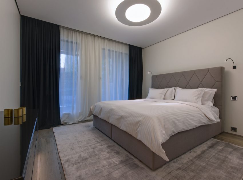 An Exquisite Modern Apartment with Light and Luxury Interiors in Berlin by Philippe Starck & SWISS PROPERTY (15)