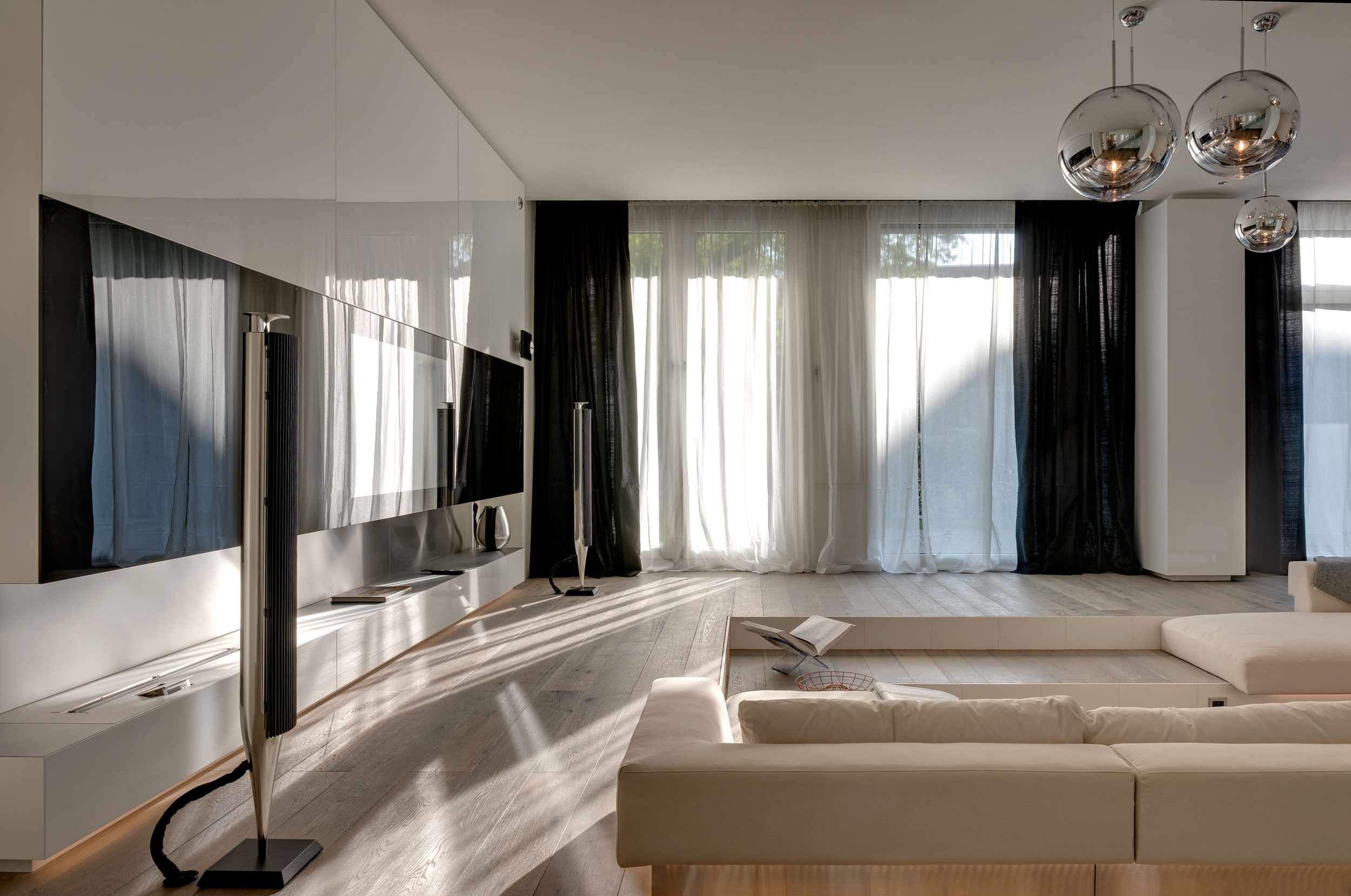 An Exquisite Modern Apartment with Light and Luxury Interiors in Berlin by Philippe Starck & SWISS PROPERTY (5)
