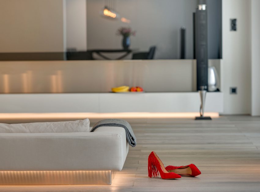 An Exquisite Modern Apartment with Light and Luxury Interiors in Berlin by Philippe Starck & SWISS PROPERTY (7)