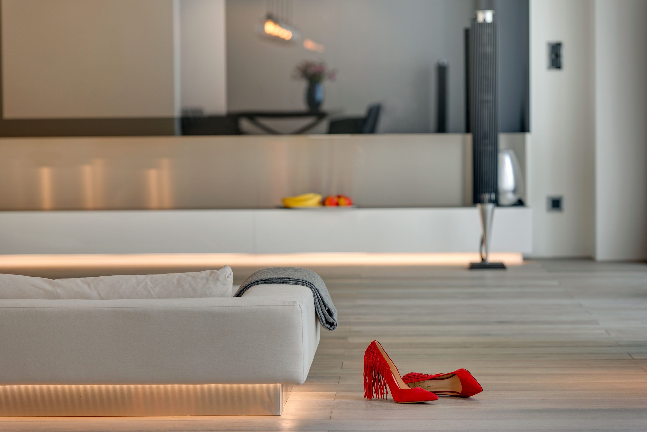 An Exquisite Modern Apartment with Light and Luxury Interiors in Berlin by Philippe Starck & SWISS PROPERTY (7)