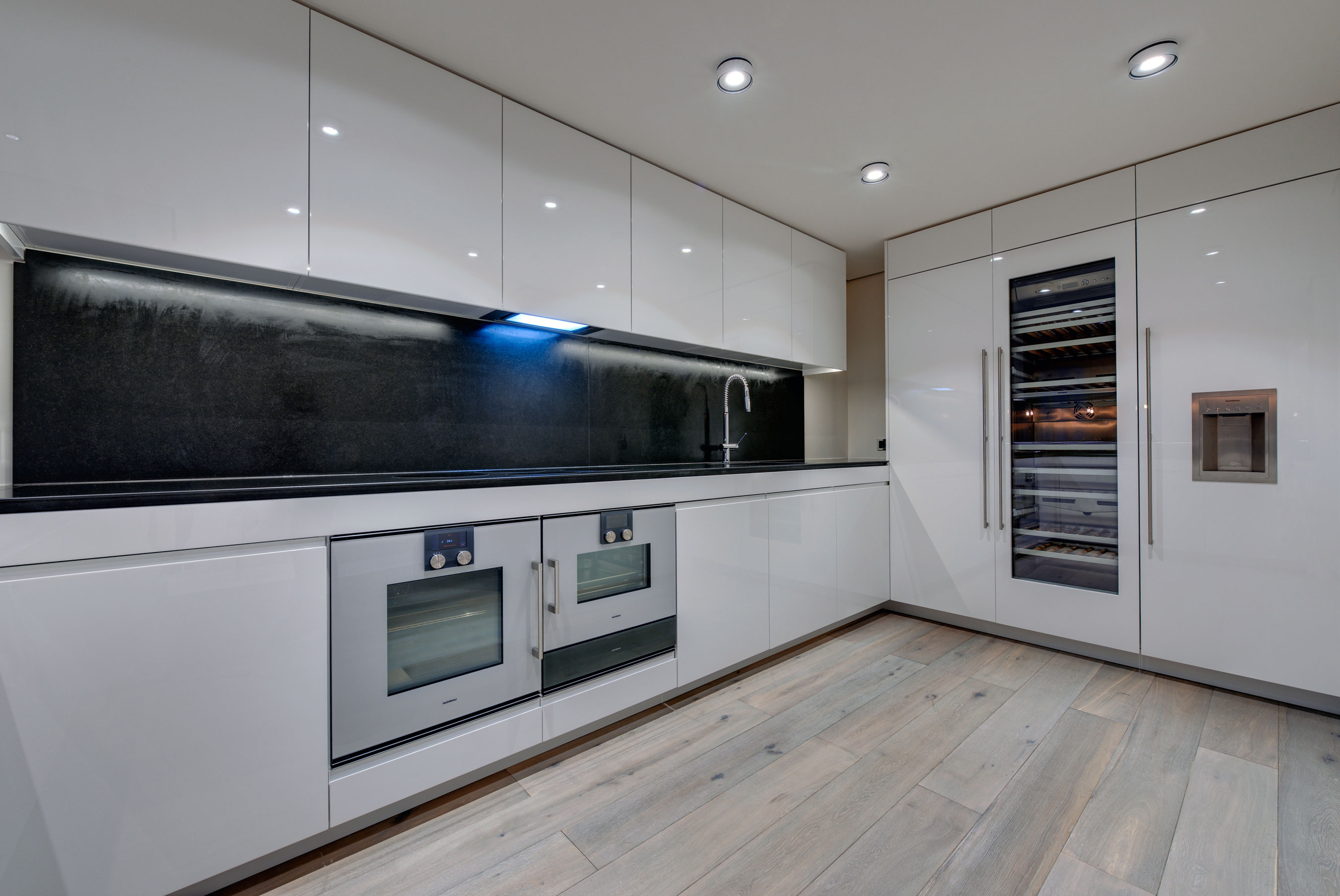 An Exquisite Modern Apartment with Light and Luxury Interiors in Berlin by Philippe Starck & SWISS PROPERTY (8)