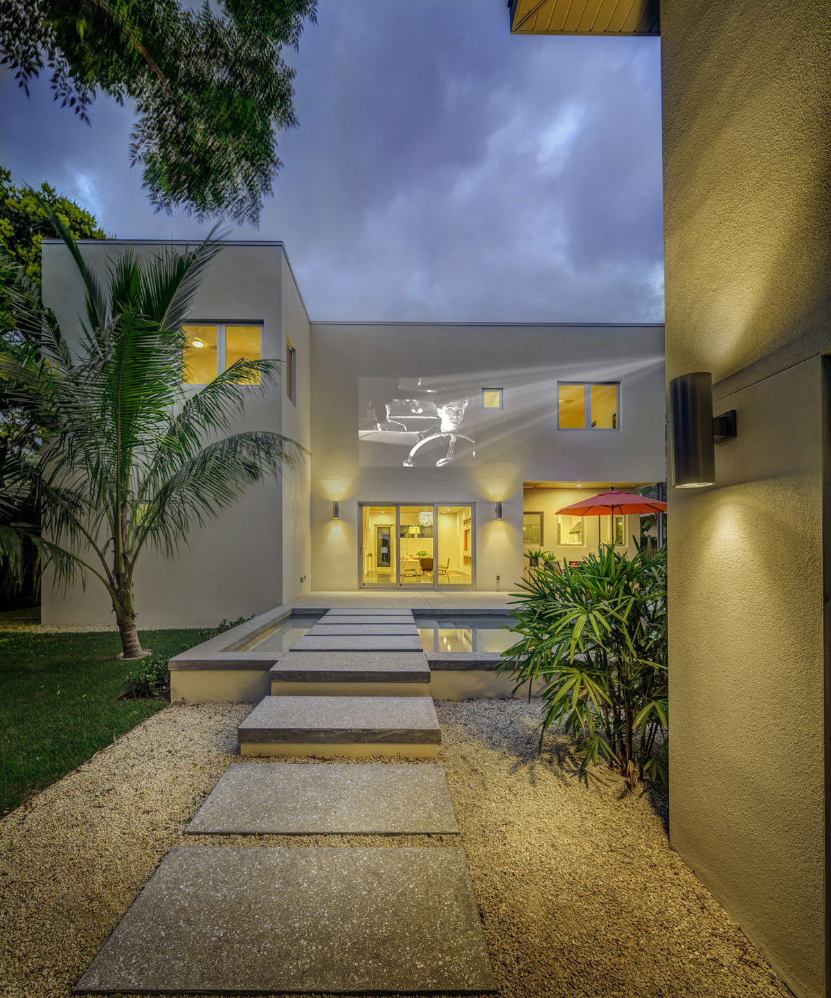 An Exquisite and Bright Contemporary Home in Sarasota by Traction Architecture (10)