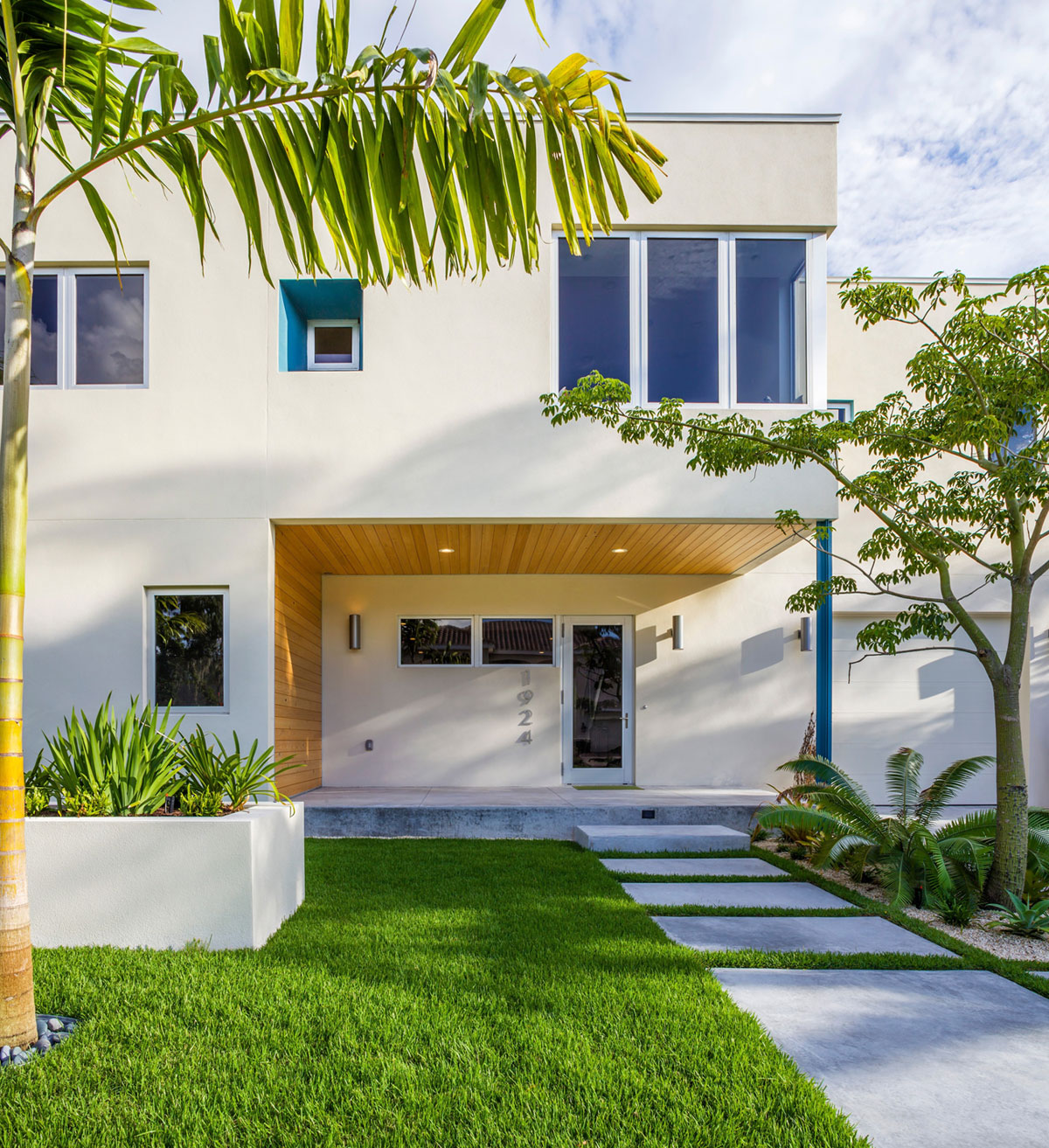 An Exquisite and Bright Contemporary Home in Sarasota by Traction Architecture (2)