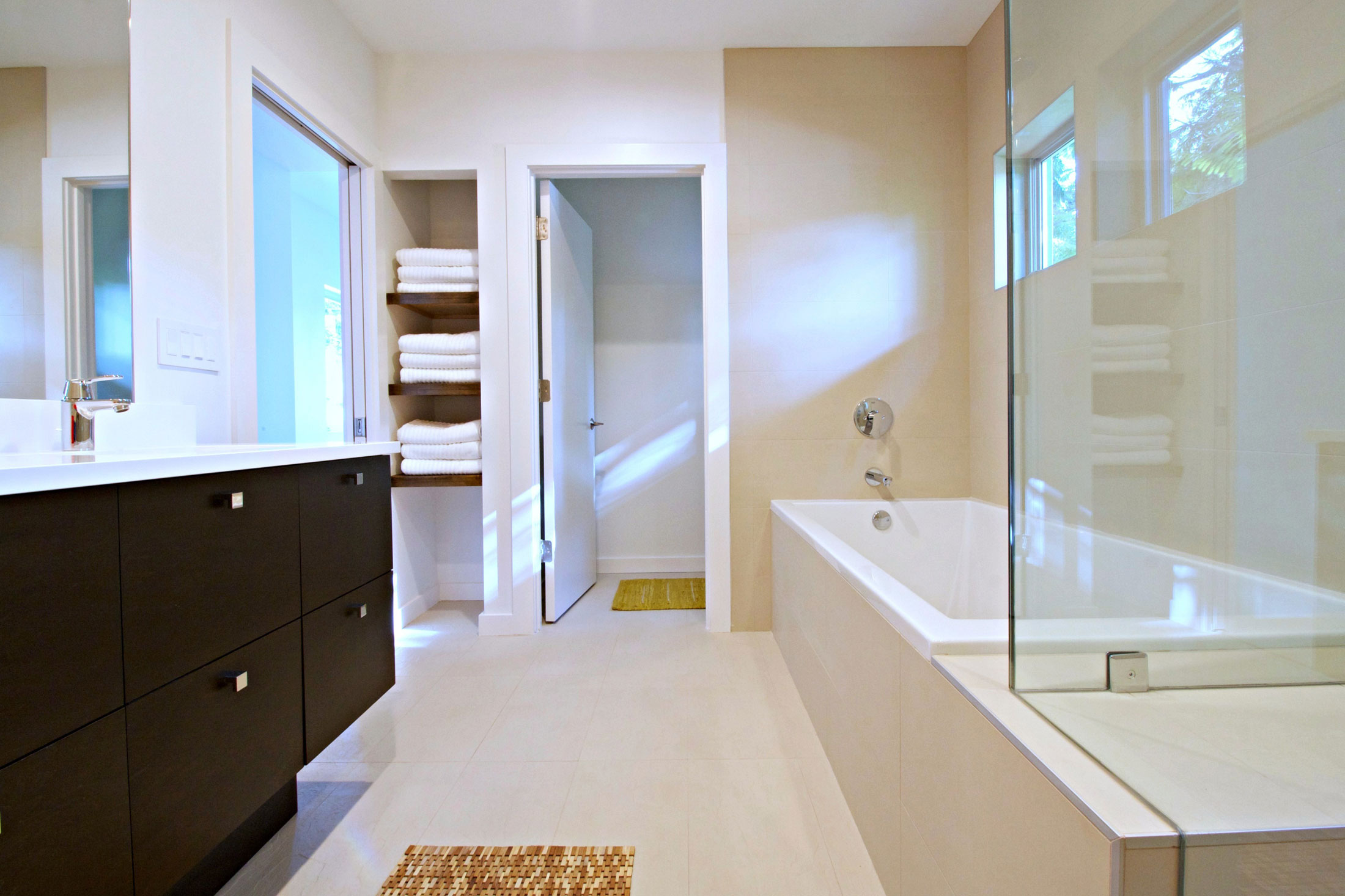 An Exquisite and Bright Contemporary Home in Sarasota by Traction Architecture (9)