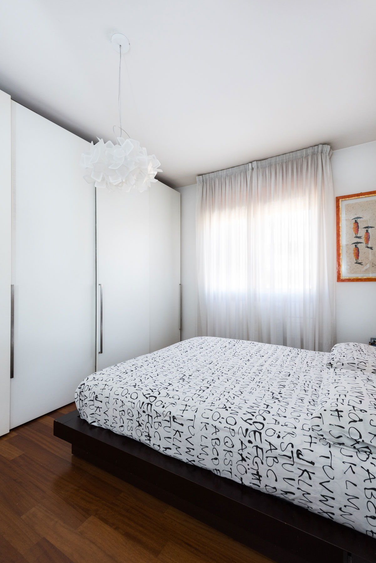 An Old Apartment Turned into a Small Contemporary Home in Rome, Italy by Zero6studio (12)