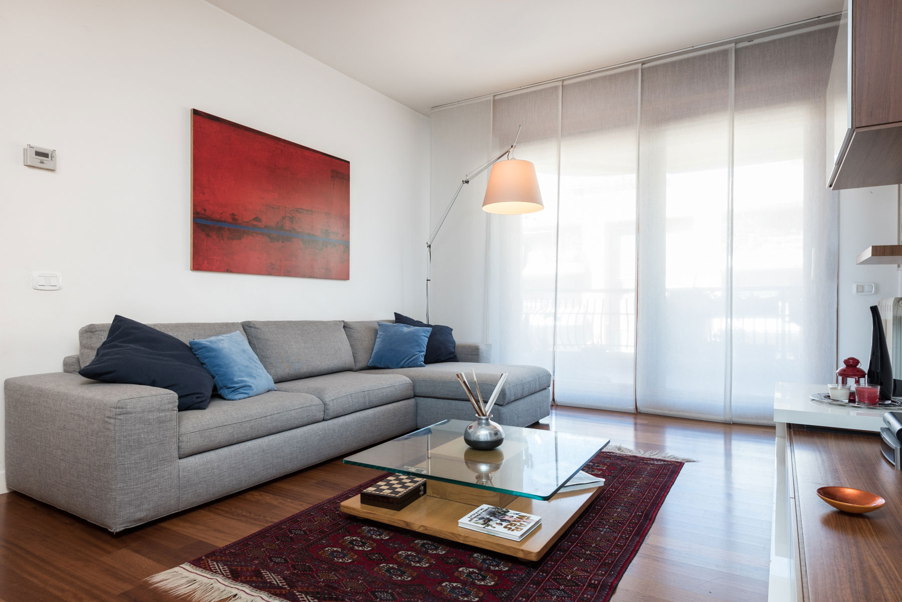 An Old Apartment Turned into a Small Contemporary Home in Rome, Italy by Zero6studio (2)