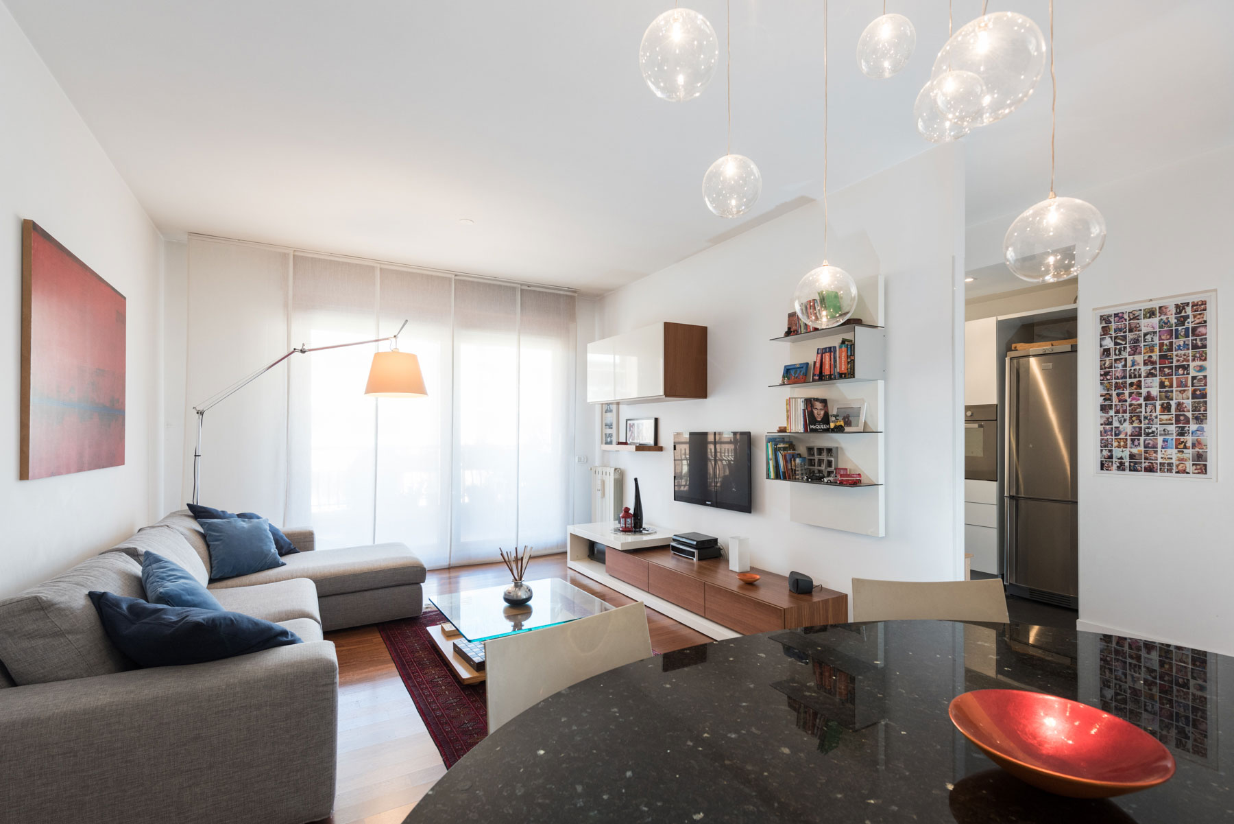 An Old Apartment Turned into a Small Contemporary Home in Rome, Italy by Zero6studio (3)