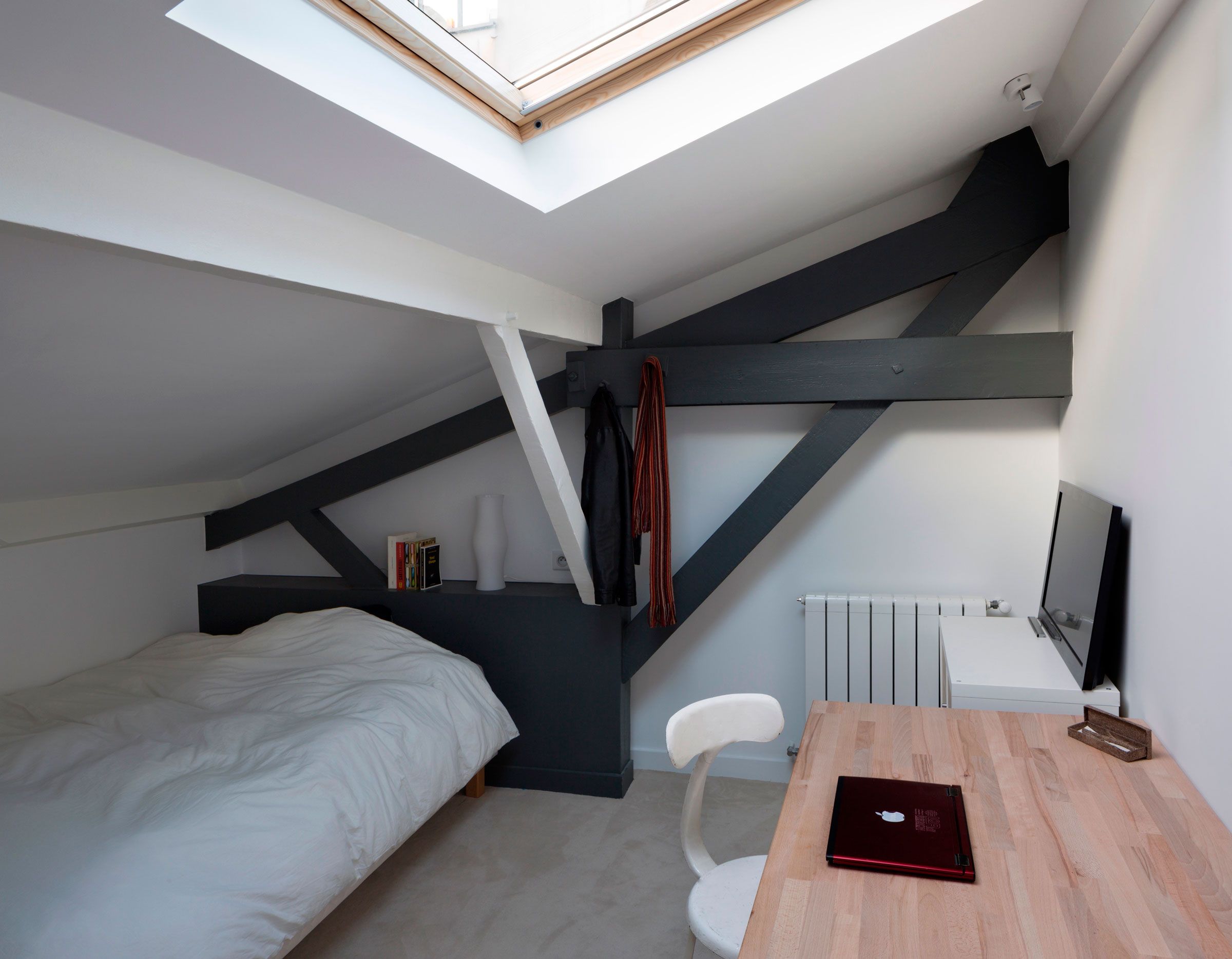 An Old Carpentry Turned into a Colorful Modern Loft with Character in Paris by Agnès et Agnès (13)