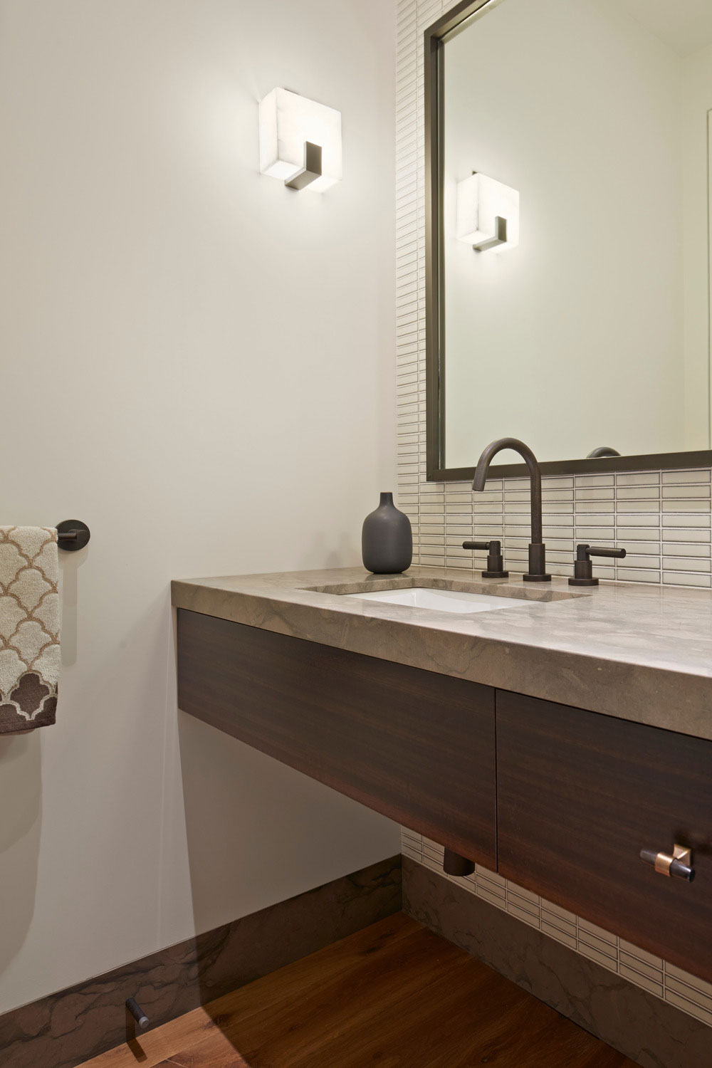 An Old Cottage Transformed into a Contemporary Home for a Research Scientist in San Francisco by Studio Vara (13)