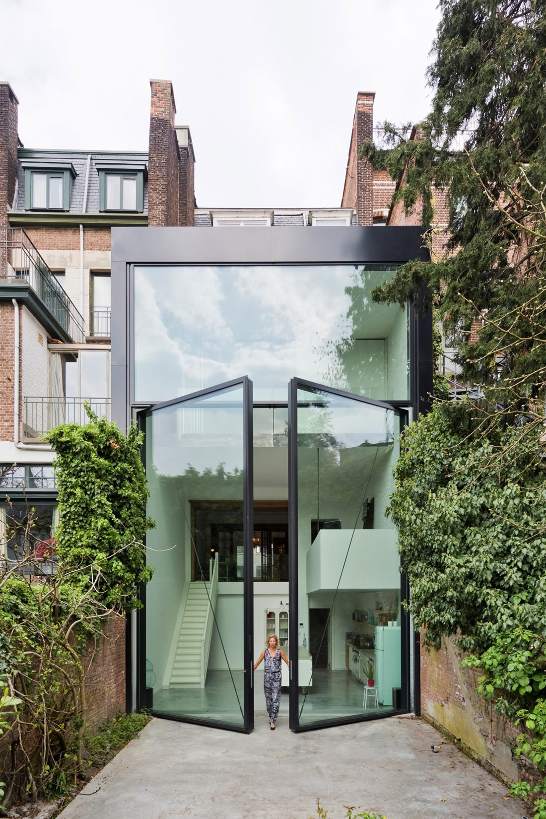 An Old Townhouse Turned into a Luminous and Flexible Modern Home in Antwerp by Sculp[IT] (1)