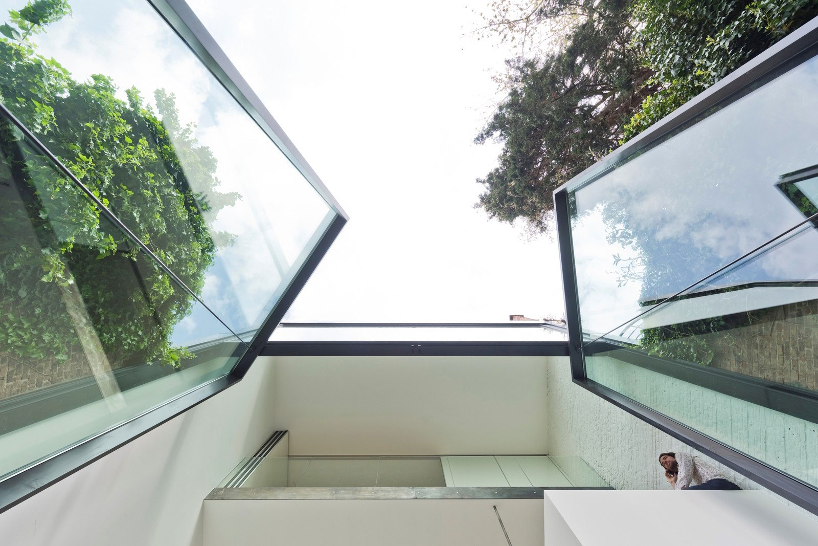 An Old Townhouse Turned into a Luminous and Flexible Modern Home in Antwerp by Sculp[IT] (10)