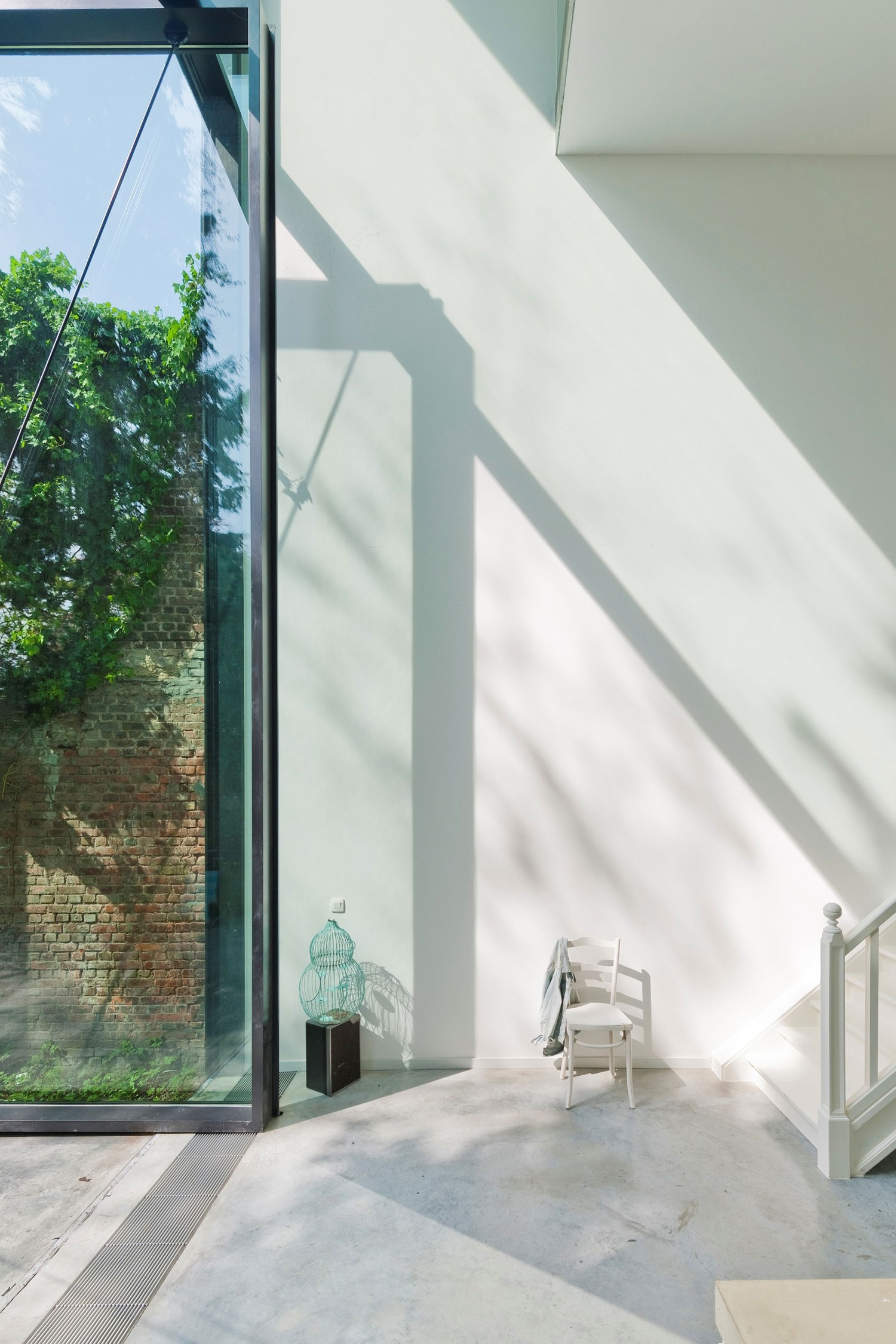 An Old Townhouse Turned into a Luminous and Flexible Modern Home in Antwerp by Sculp[IT] (16)