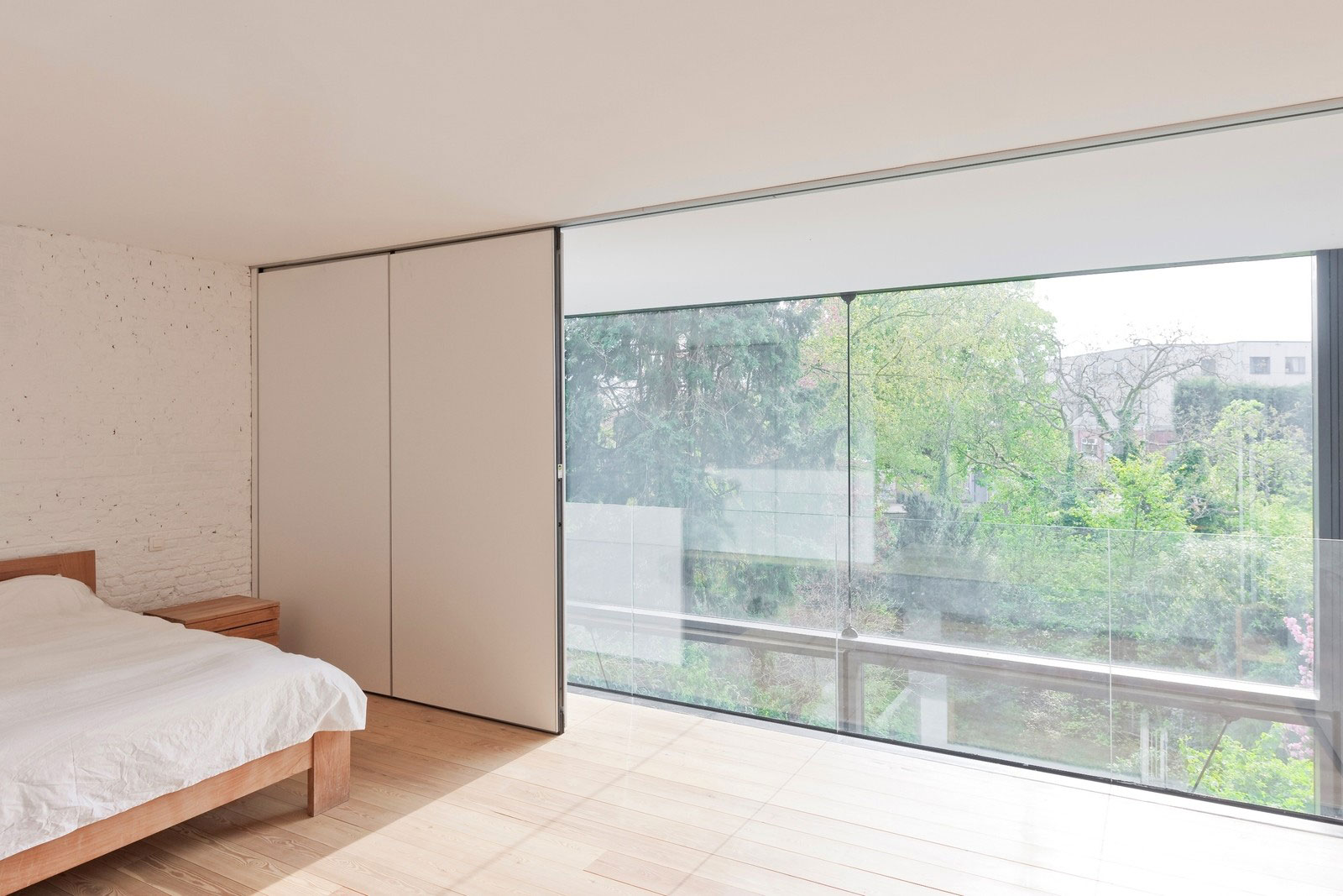An Old Townhouse Turned into a Luminous and Flexible Modern Home in Antwerp by Sculp[IT] (25)