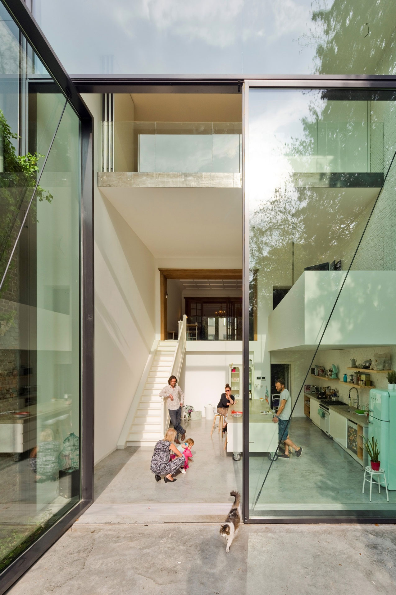 An Old Townhouse Turned into a Luminous and Flexible Modern Home in Antwerp by Sculp[IT] (3)