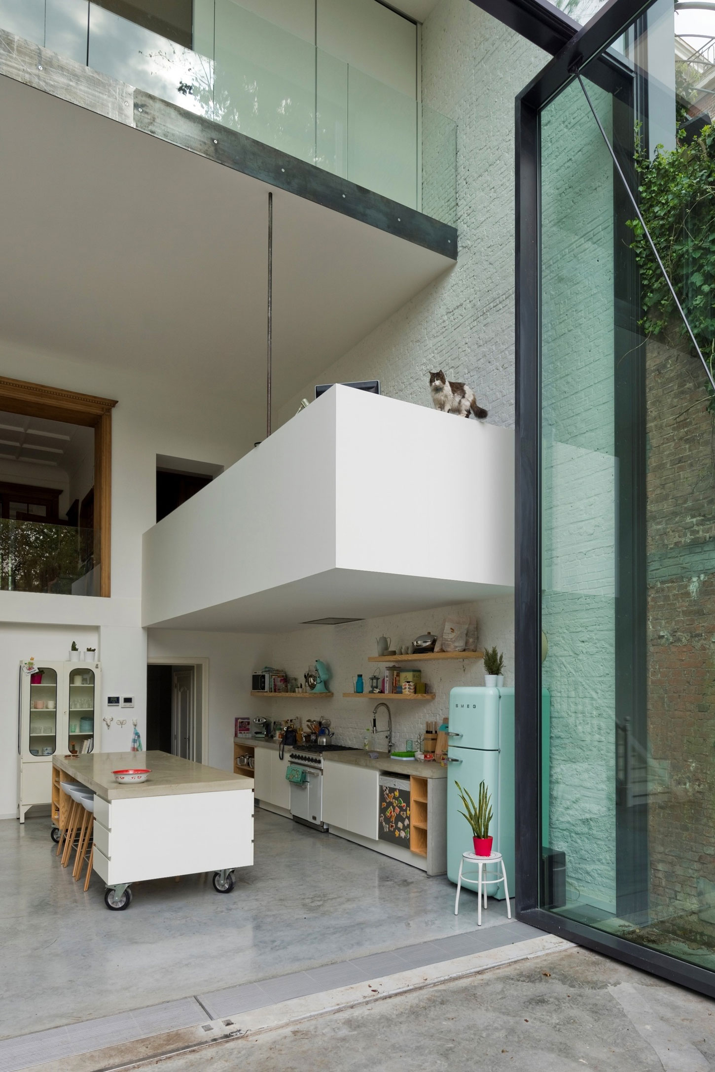 An Old Townhouse Turned into a Luminous and Flexible Modern Home in Antwerp by Sculp[IT] (7)