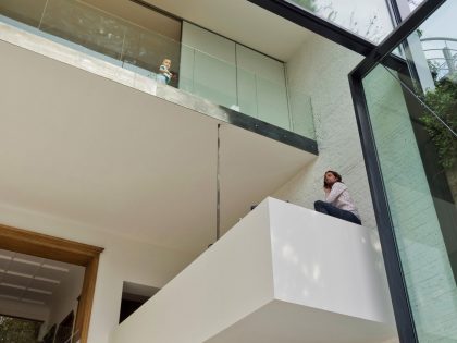 An Old Townhouse Turned into a Luminous and Flexible Modern Home in Antwerp by Sculp[IT] (9)