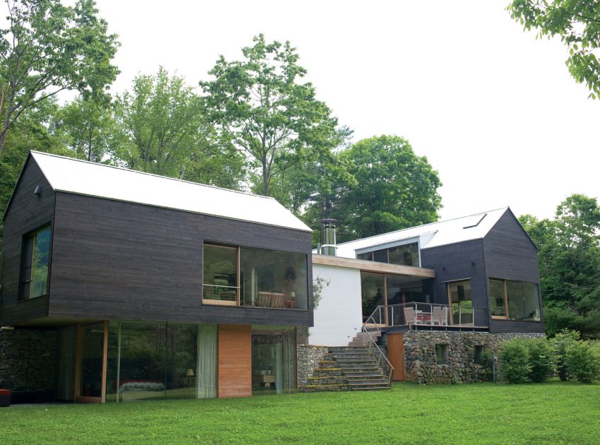 An Old Train Station Turned into an Elegant Contemporary Home in Rural Connecticut by Gray Organschi Architecture (1)