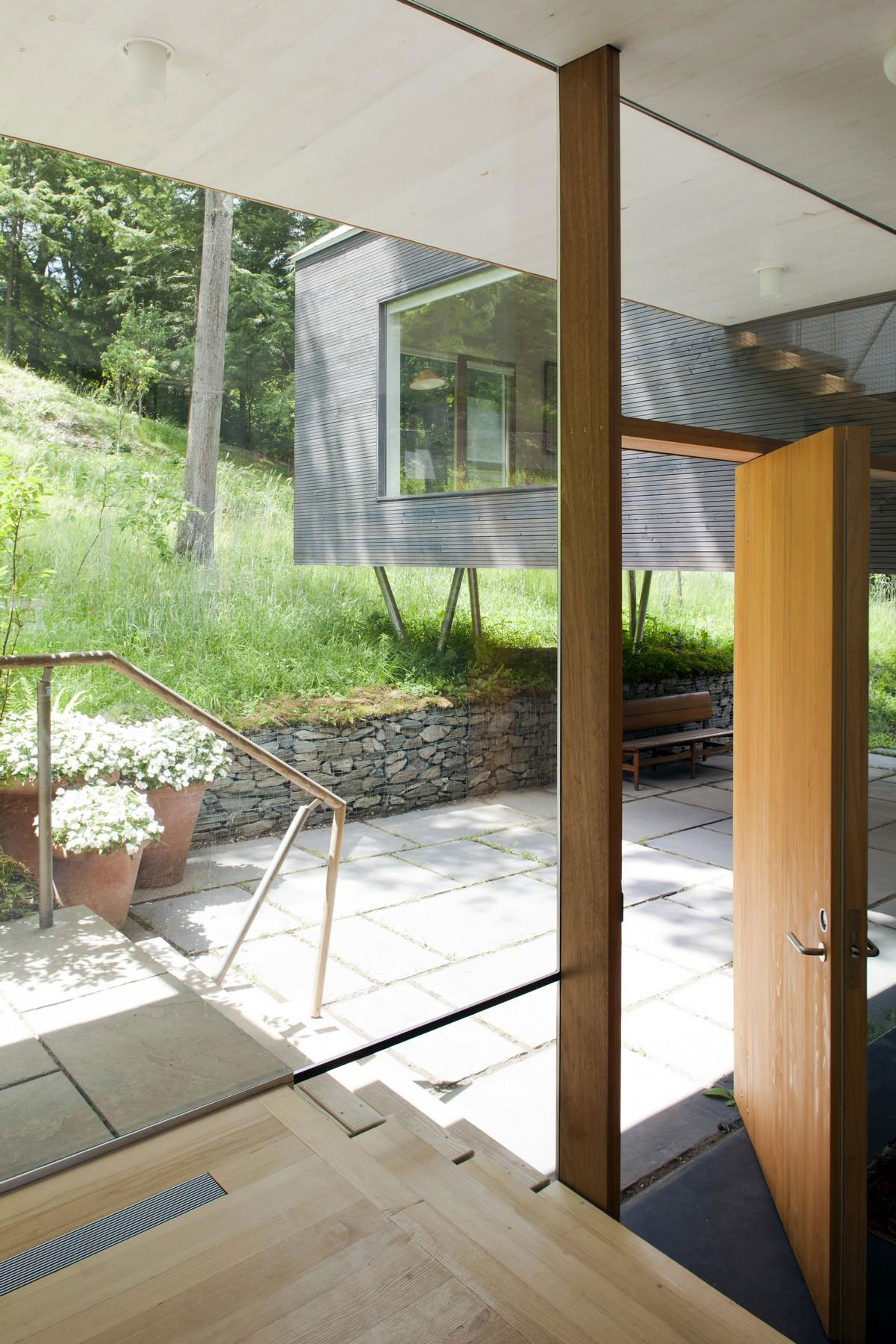 An Old Train Station Turned into an Elegant Contemporary Home in Rural Connecticut by Gray Organschi Architecture (13)