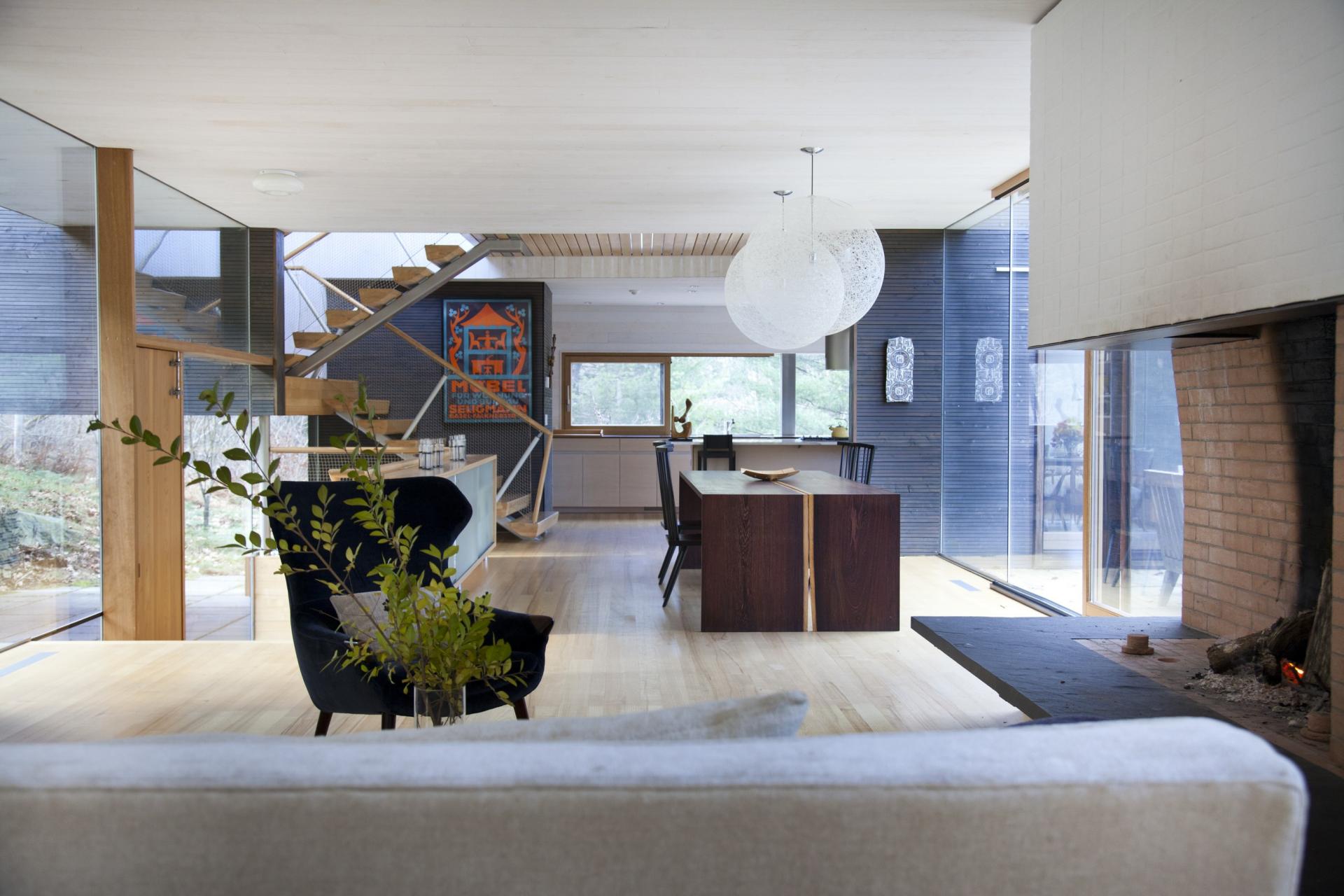 An Old Train Station Turned into an Elegant Contemporary Home in Rural Connecticut by Gray Organschi Architecture (14)