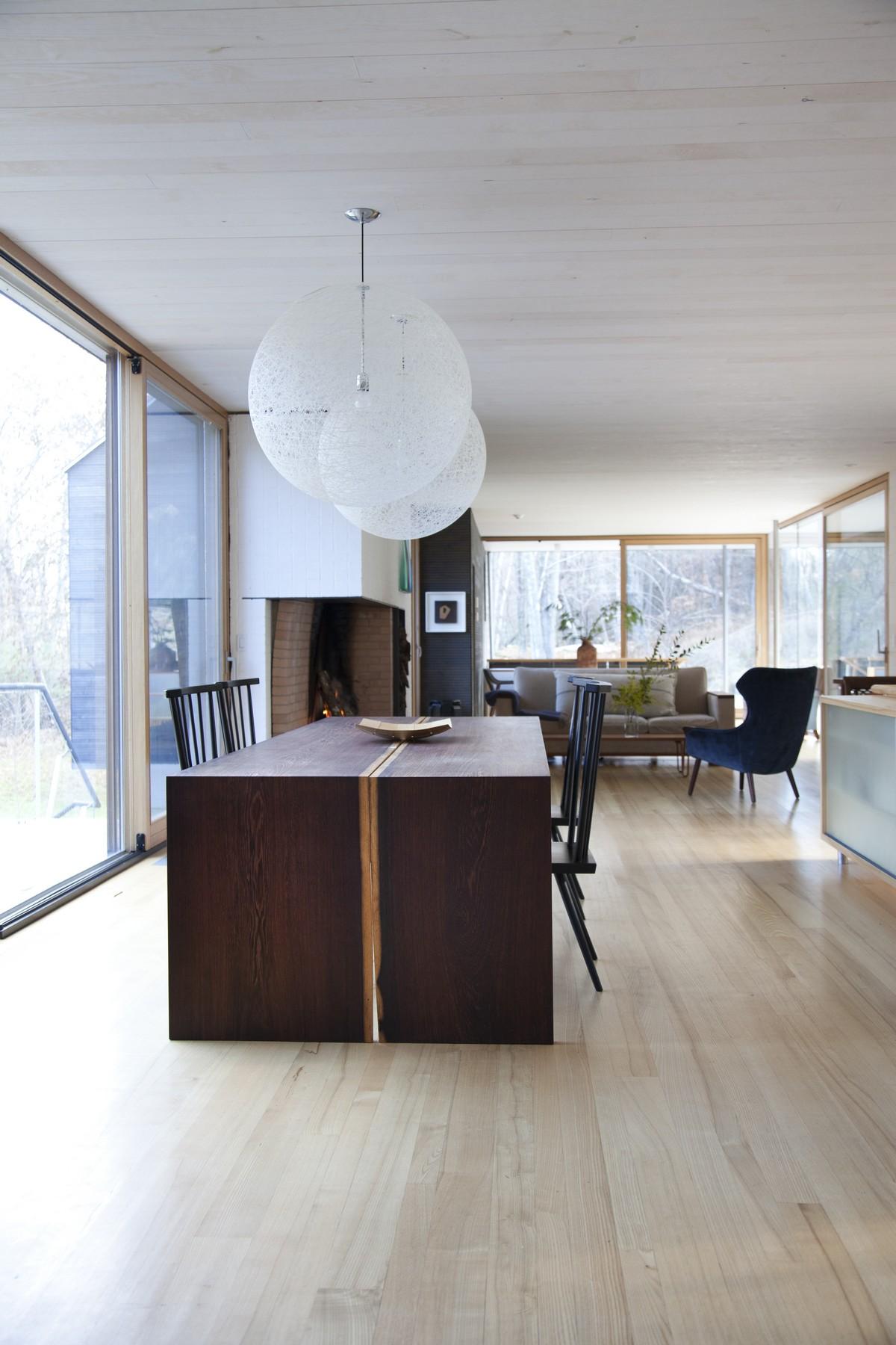 An Old Train Station Turned into an Elegant Contemporary Home in Rural Connecticut by Gray Organschi Architecture (18)