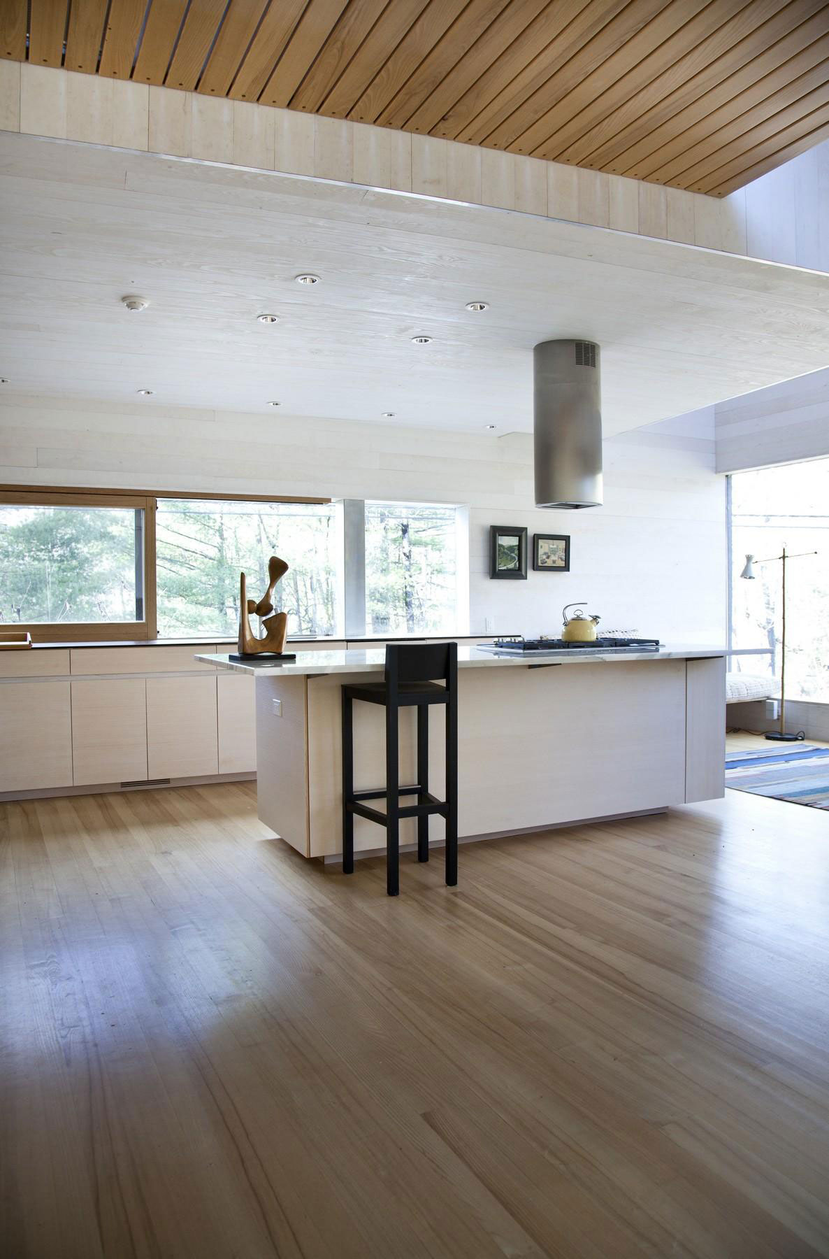 An Old Train Station Turned into an Elegant Contemporary Home in Rural Connecticut by Gray Organschi Architecture (20)