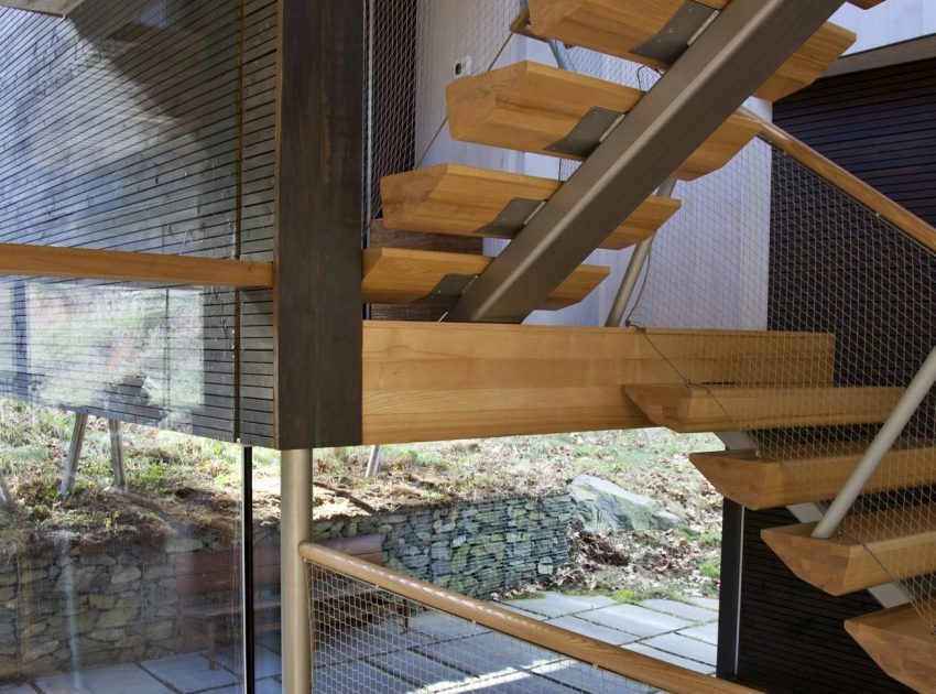 An Old Train Station Turned into an Elegant Contemporary Home in Rural Connecticut by Gray Organschi Architecture (23)