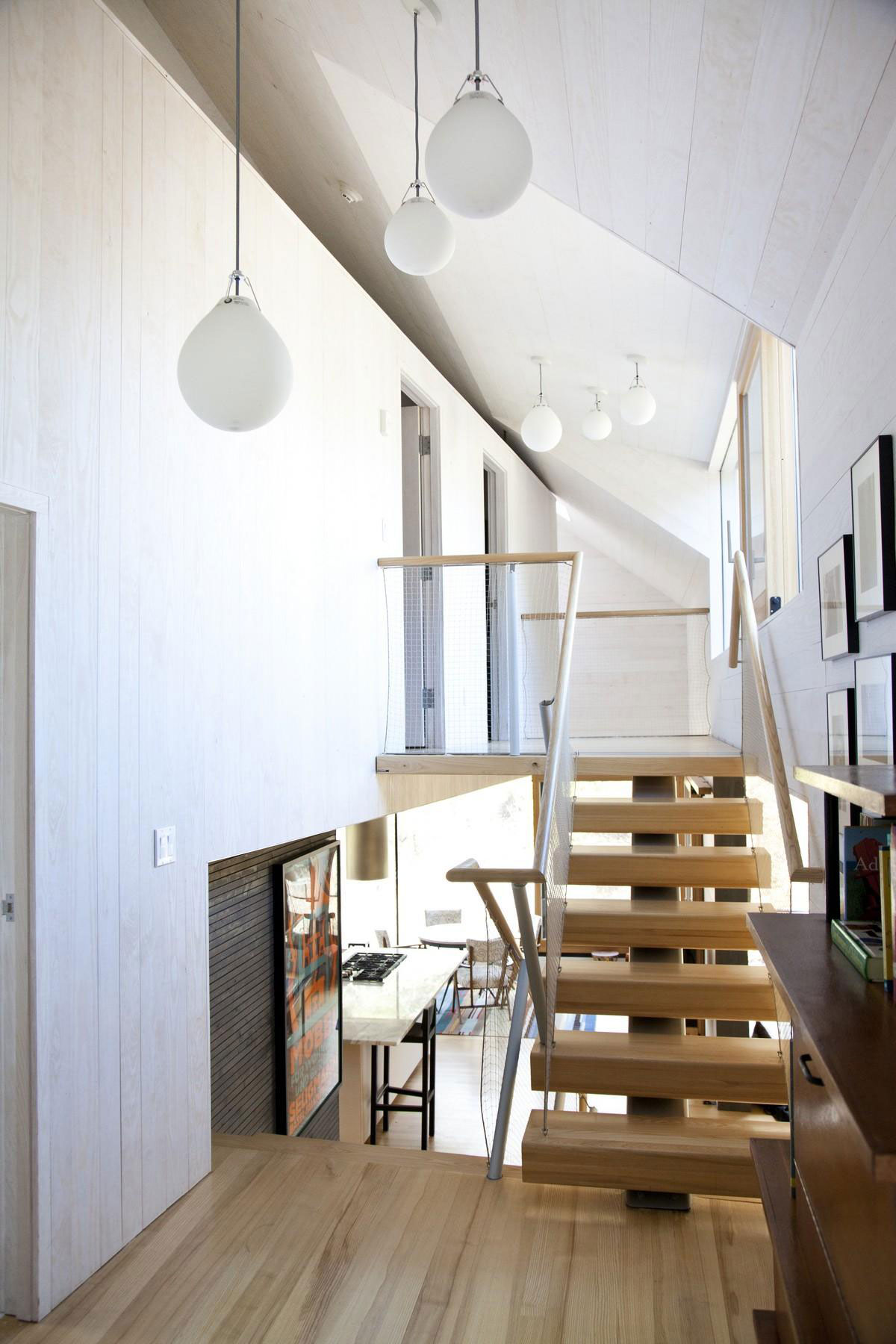 An Old Train Station Turned into an Elegant Contemporary Home in Rural Connecticut by Gray Organschi Architecture (24)